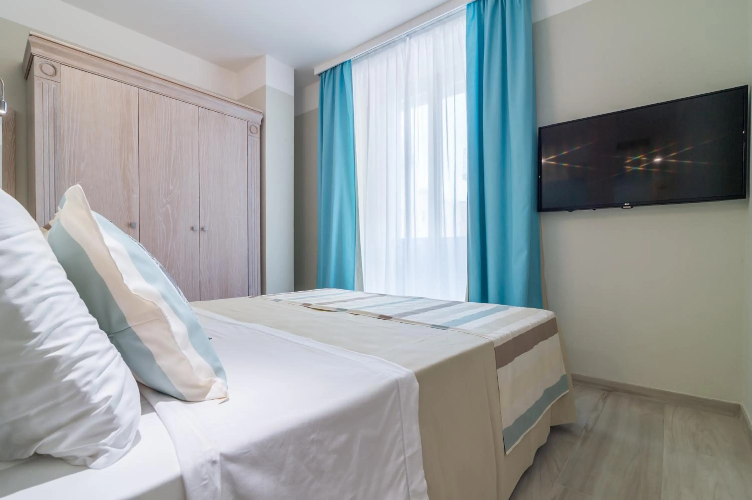 Photo of the whole room, Bed in L'Ambasciata Hotel de Charme