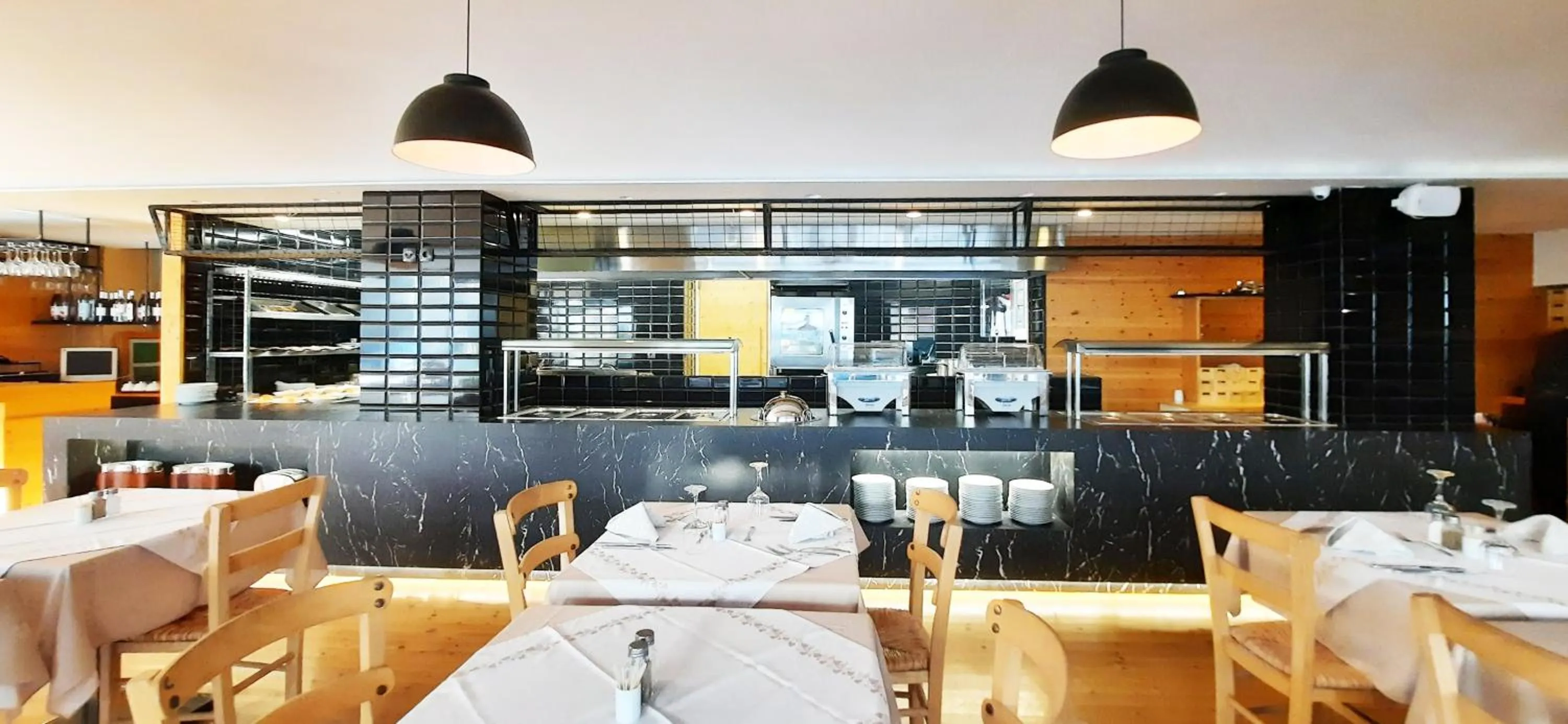 Restaurant/places to eat in Atlantis Boutique City Hotel