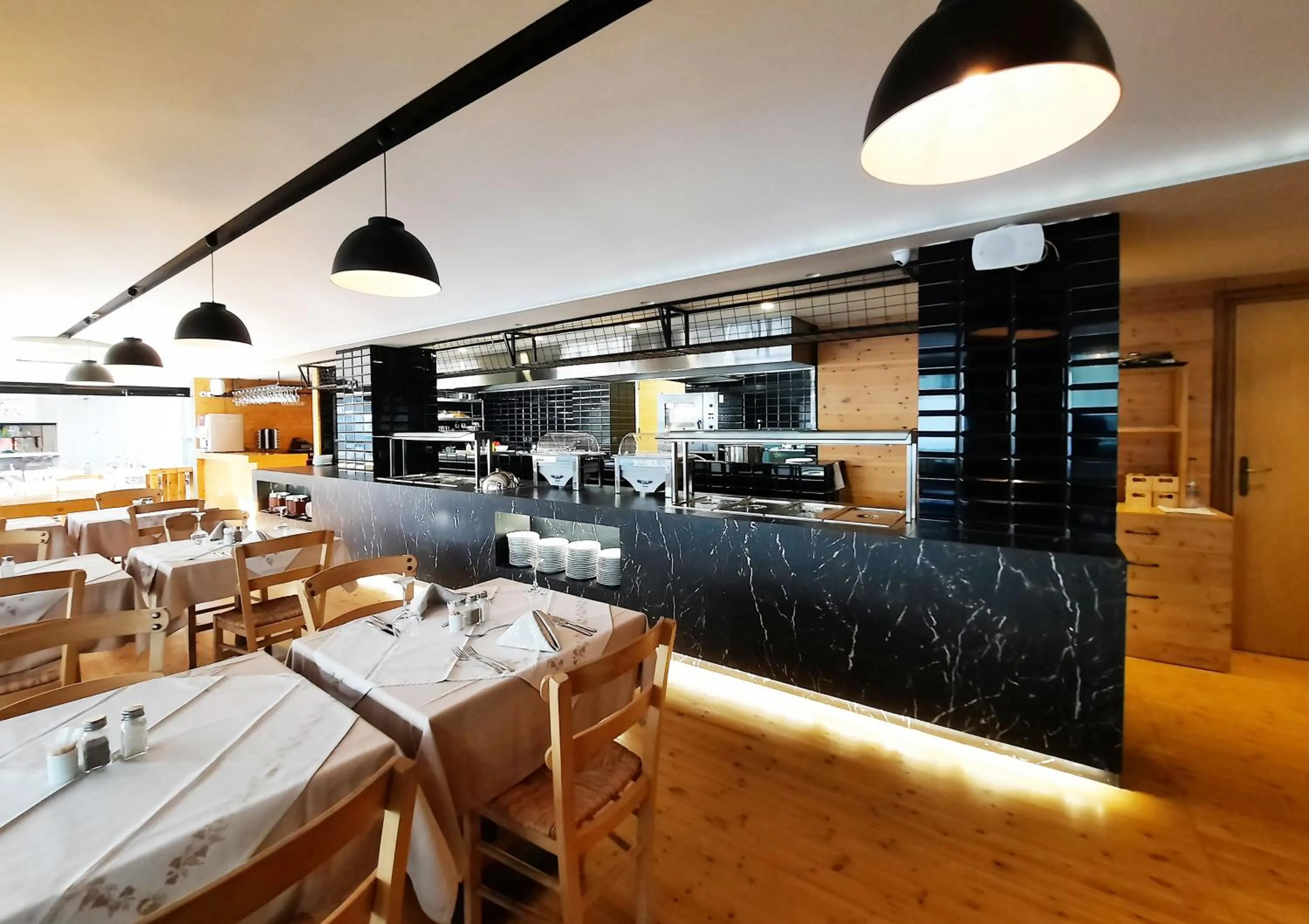 Restaurant/places to eat in Atlantis Boutique City Hotel