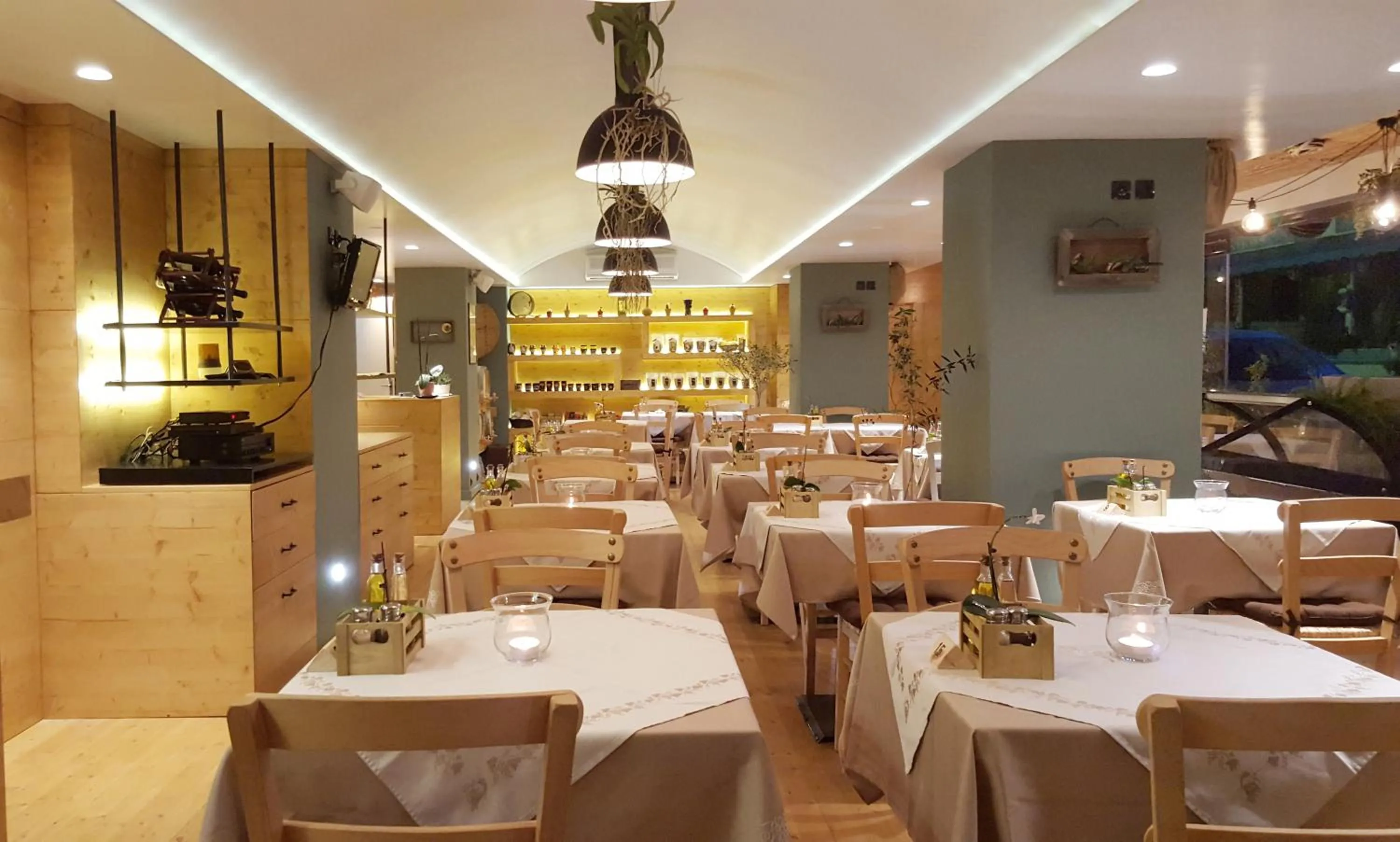 Restaurant/places to eat in Atlantis Boutique City Hotel