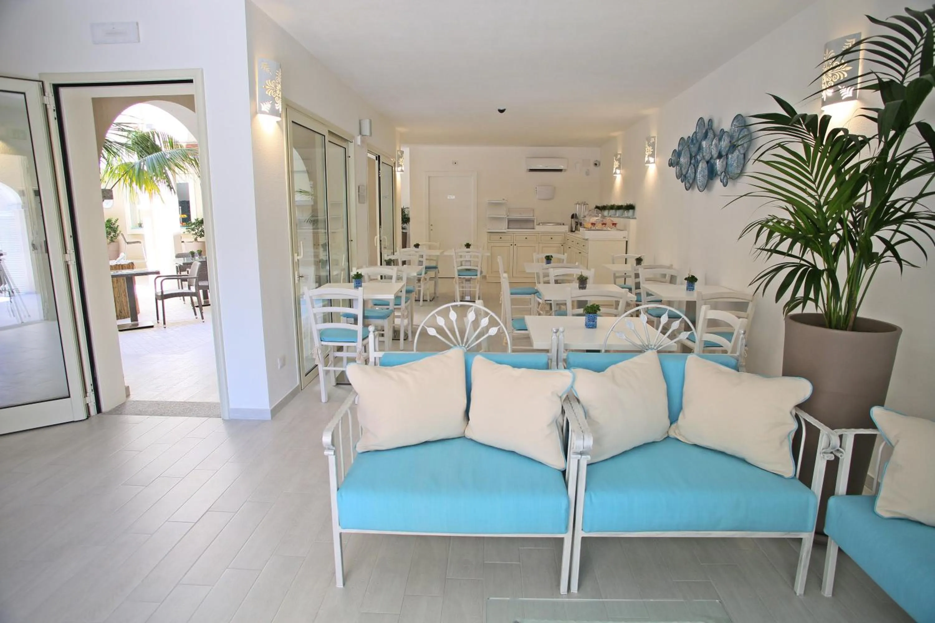 Restaurant/places to eat in Hotel Regina Simius