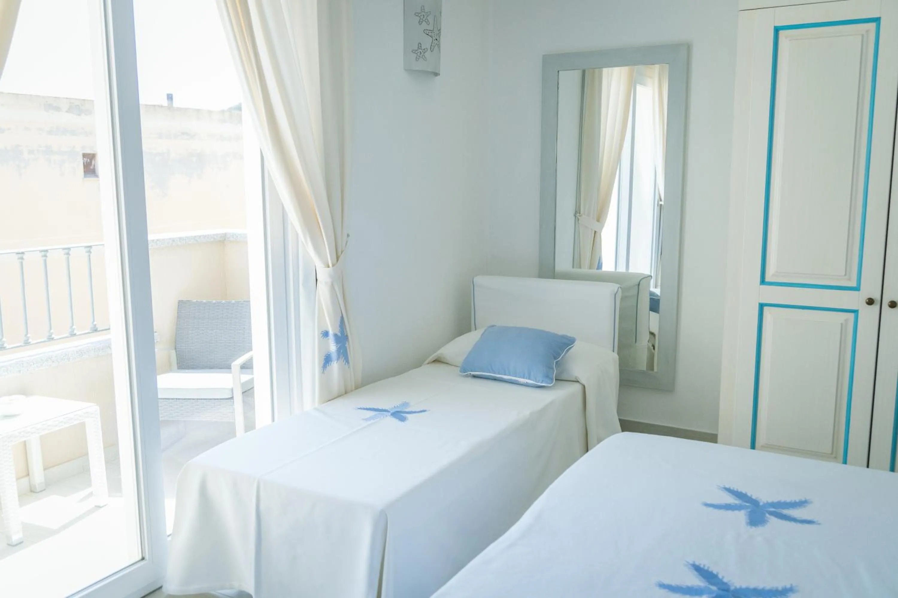 Other, Bed in Hotel Regina Simius