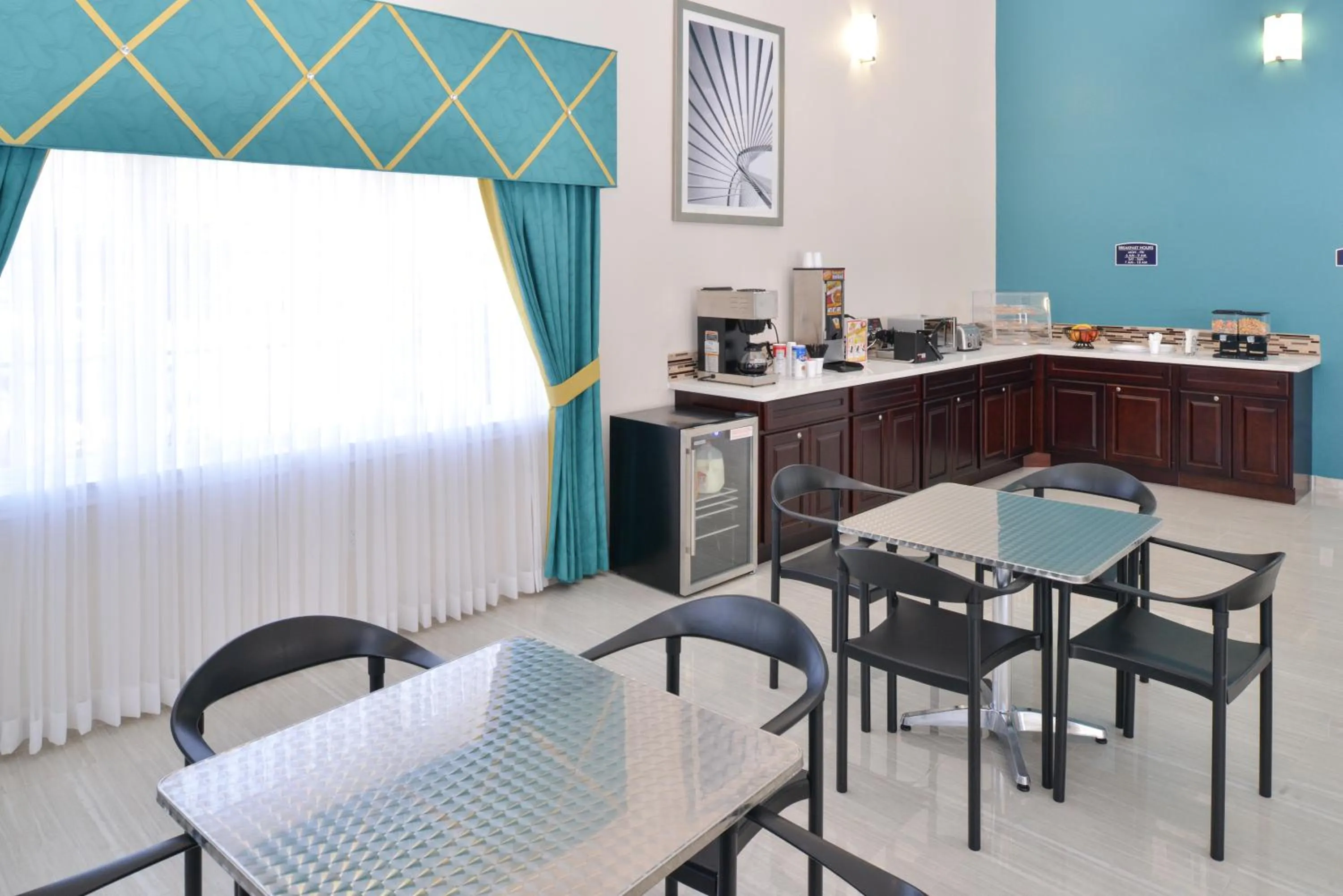 Restaurant/places to eat in Regency Inn & Suites- NW Houston