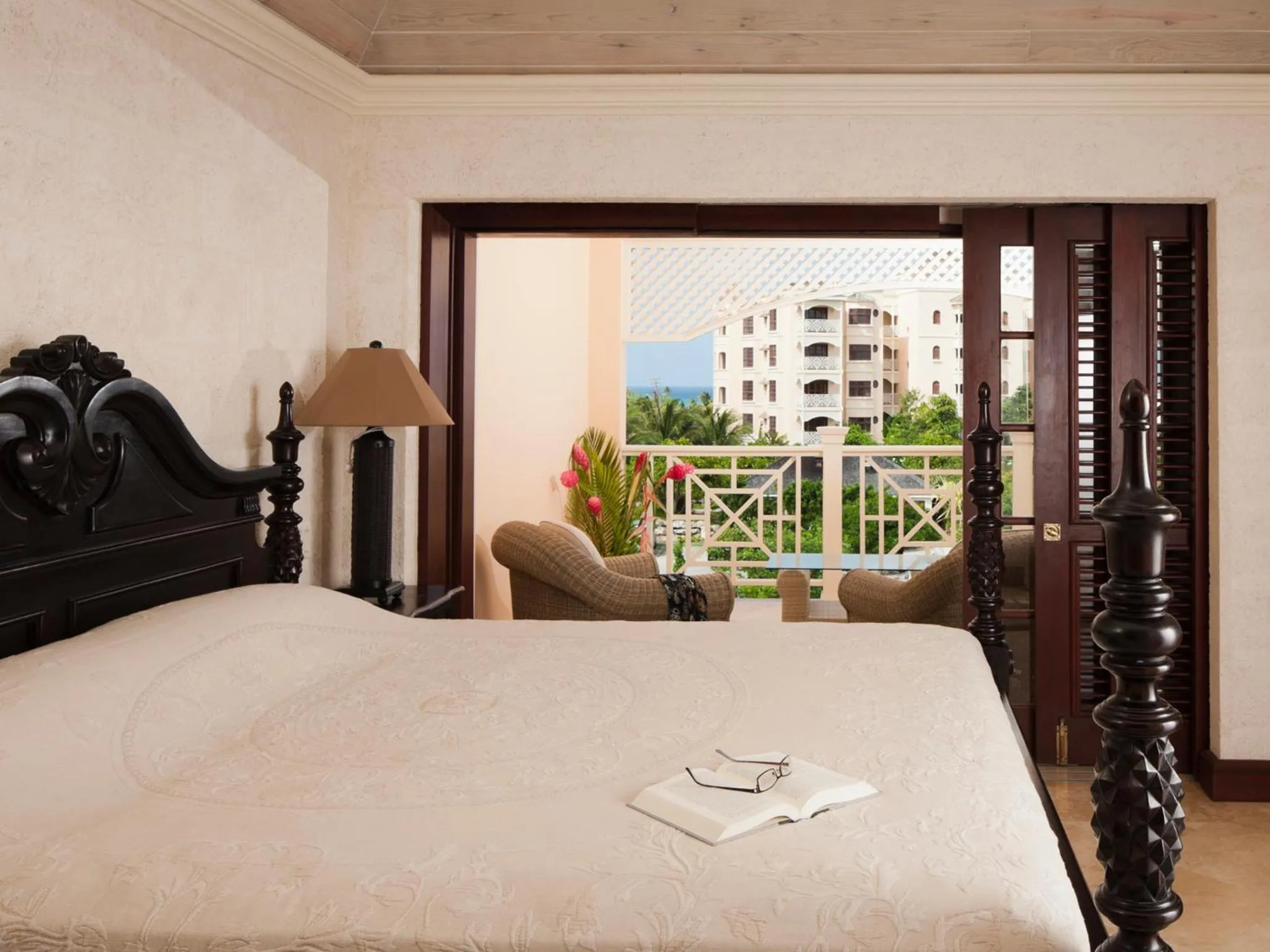 Bedroom, Bed in The Crane Resort