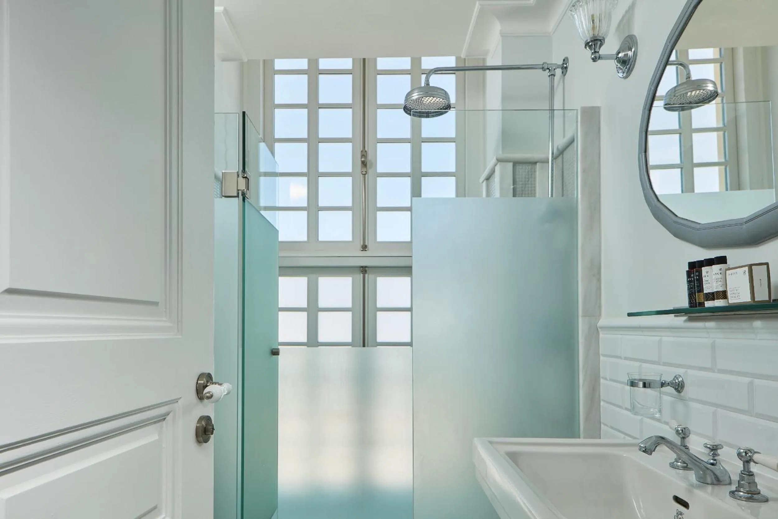 Shower in Poseidonion Grand Hotel