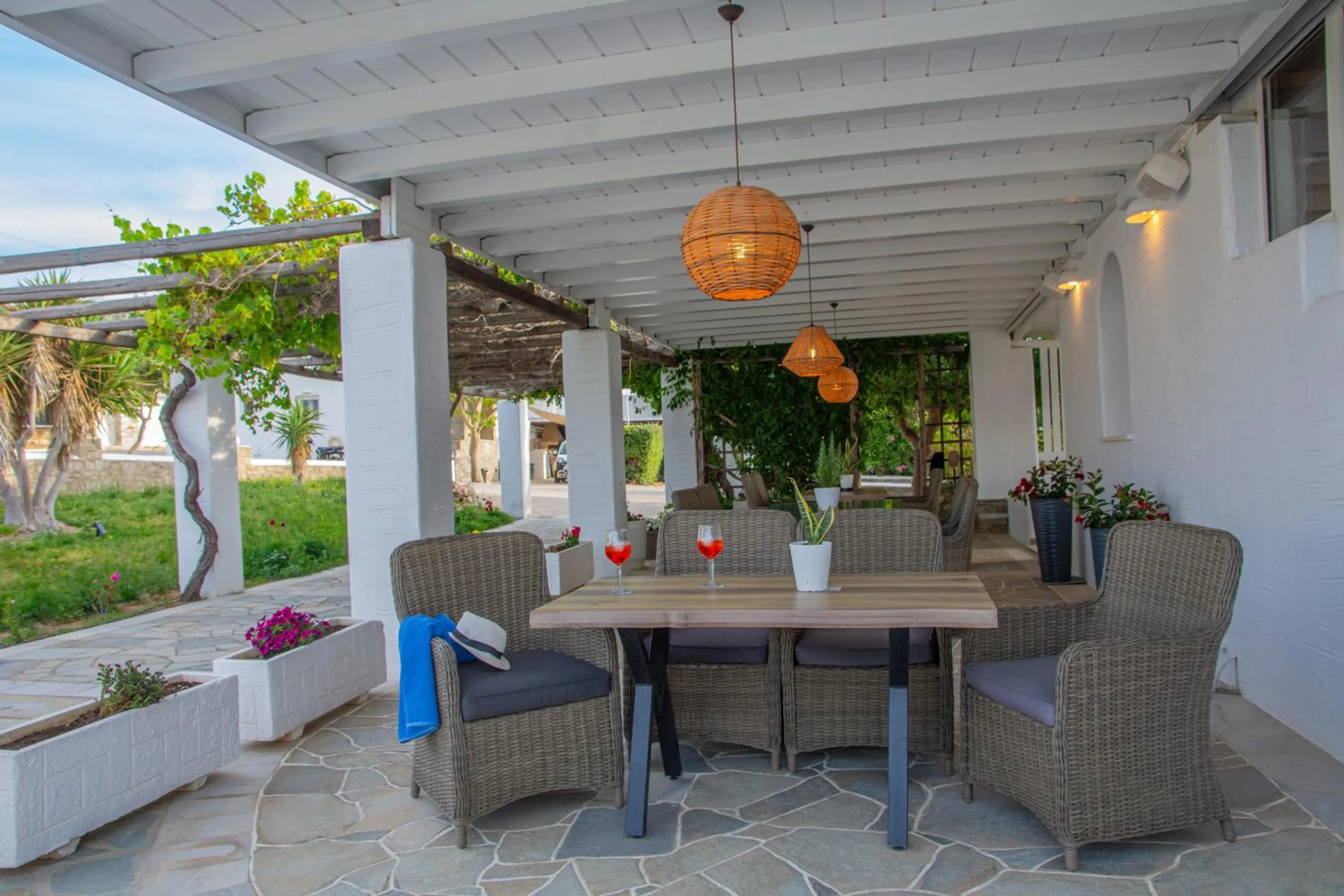 Restaurant/places to eat in Fragoulis Village