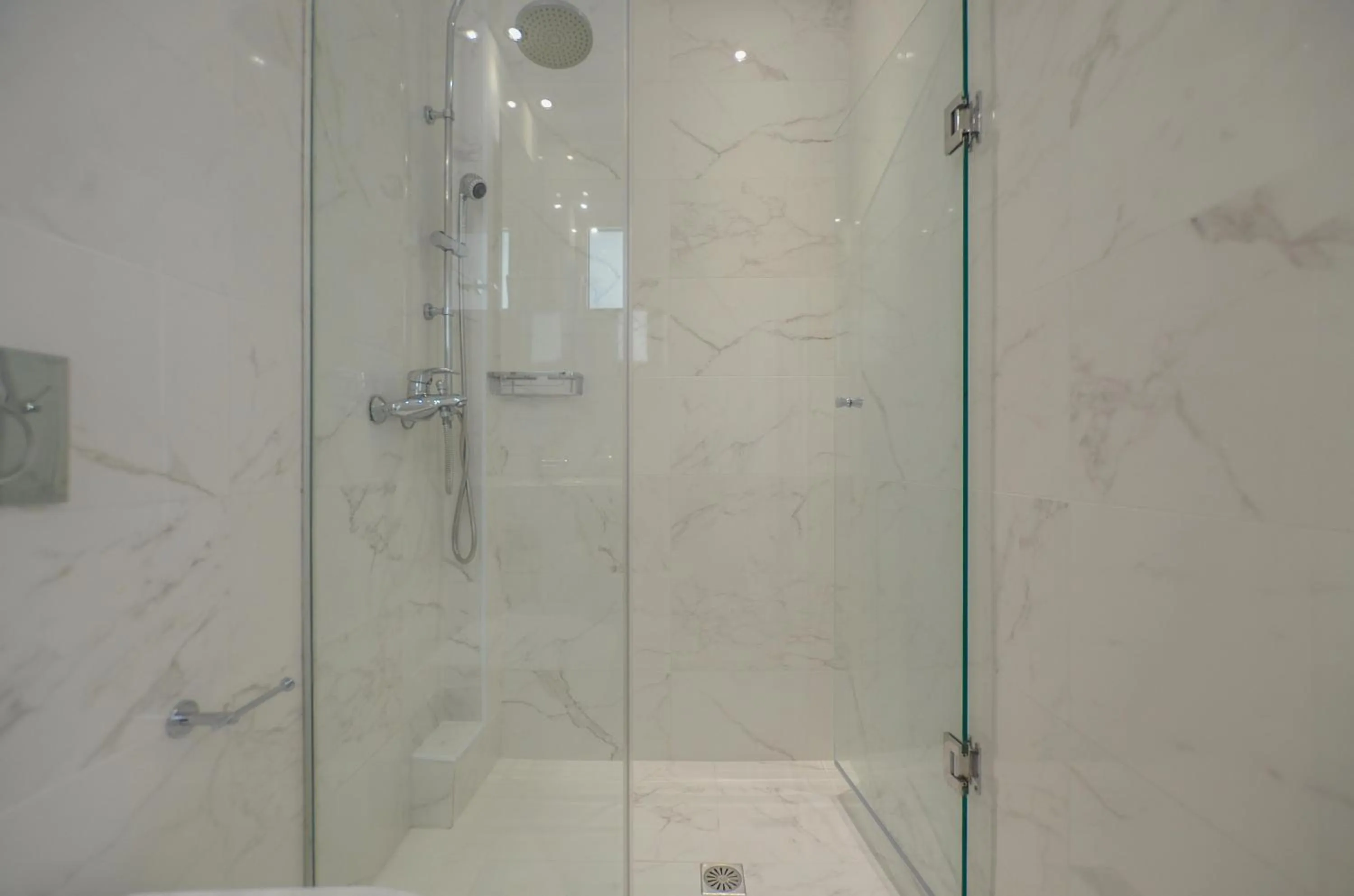 Shower in Ilion Hotel