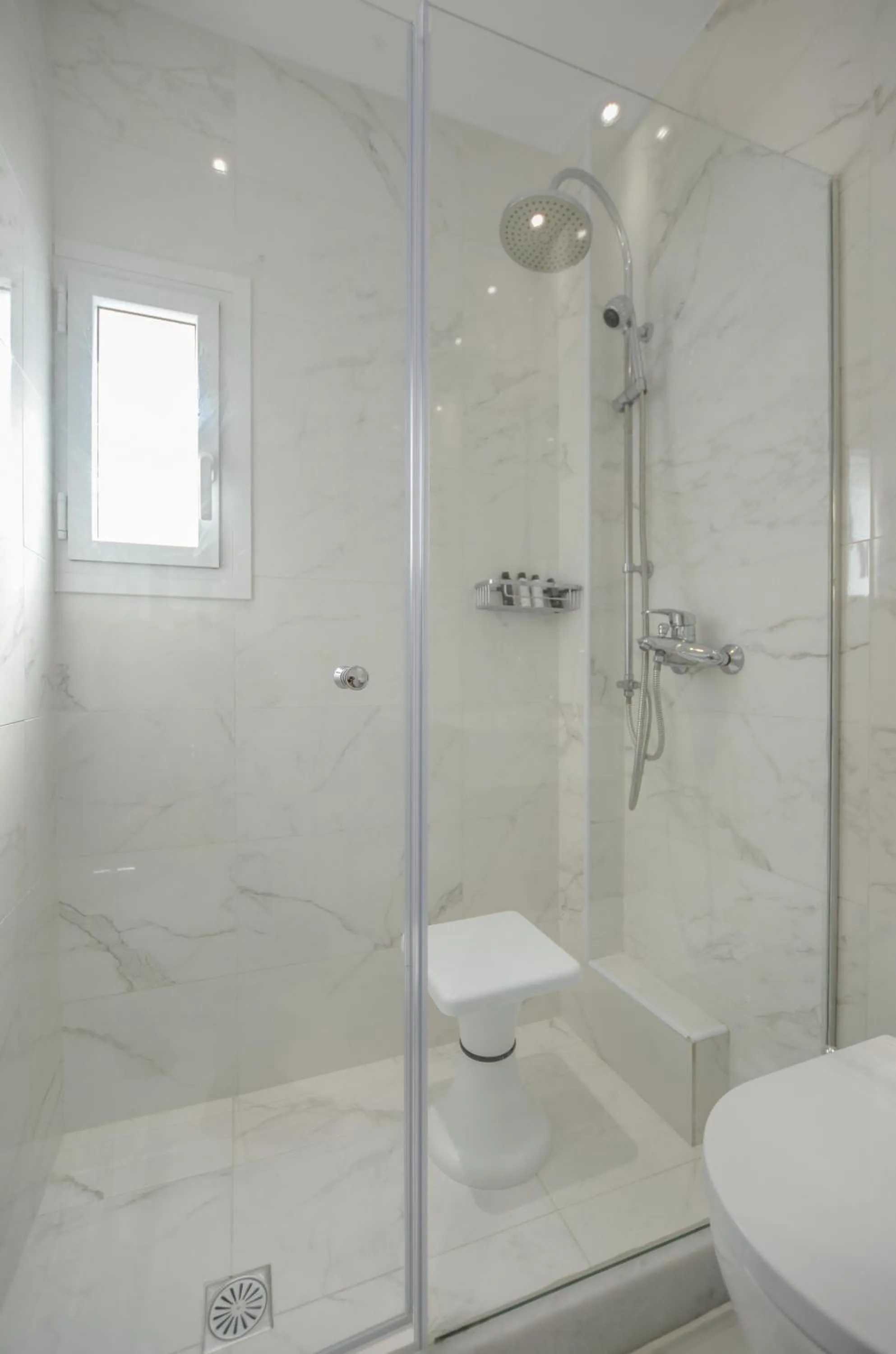 Shower in Ilion Hotel