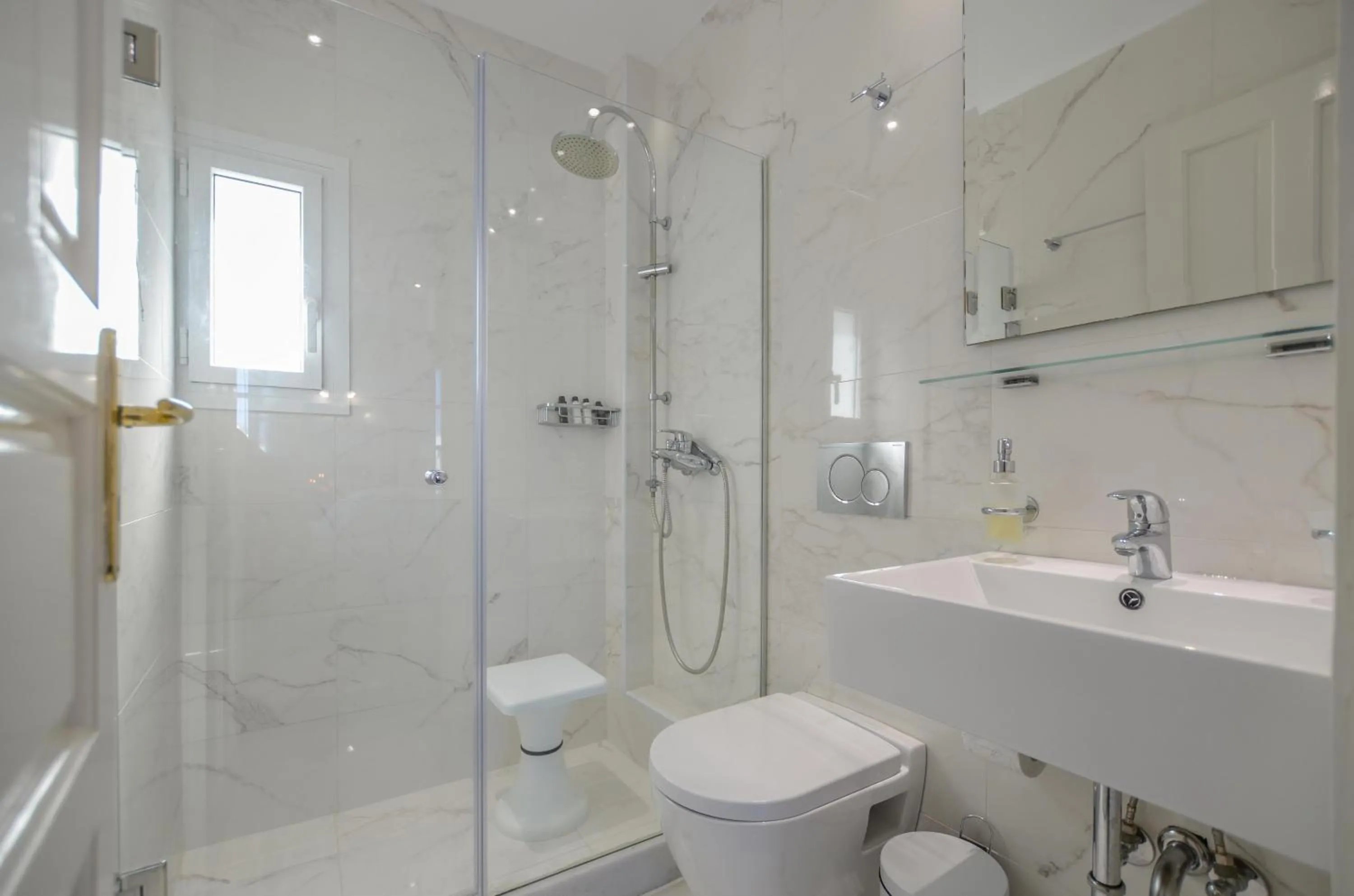 Shower in Ilion Hotel