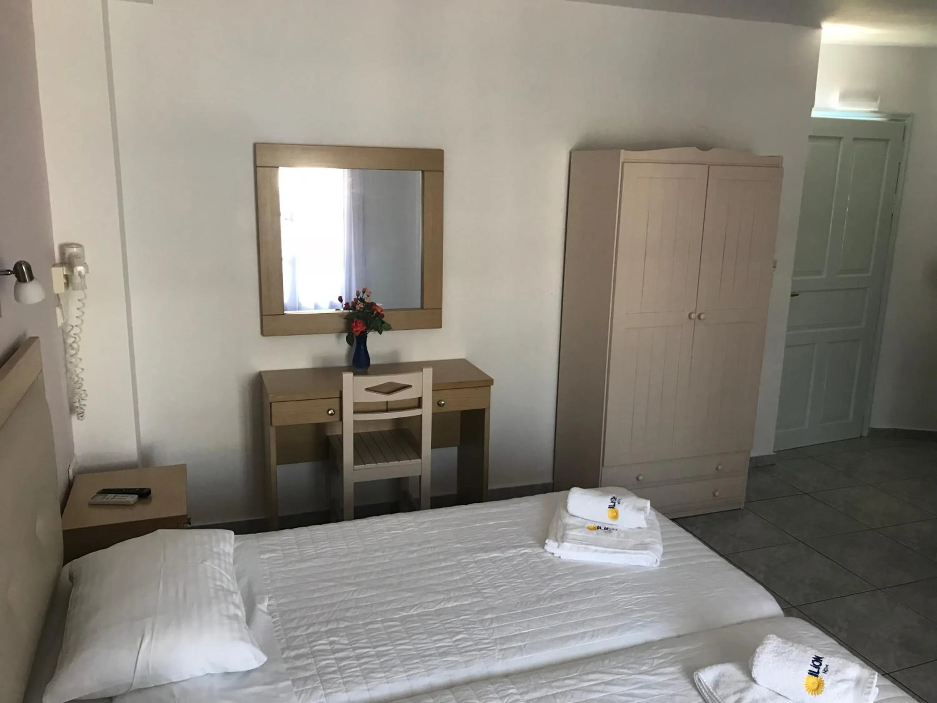 Photo of the whole room, Bed in Ilion Hotel