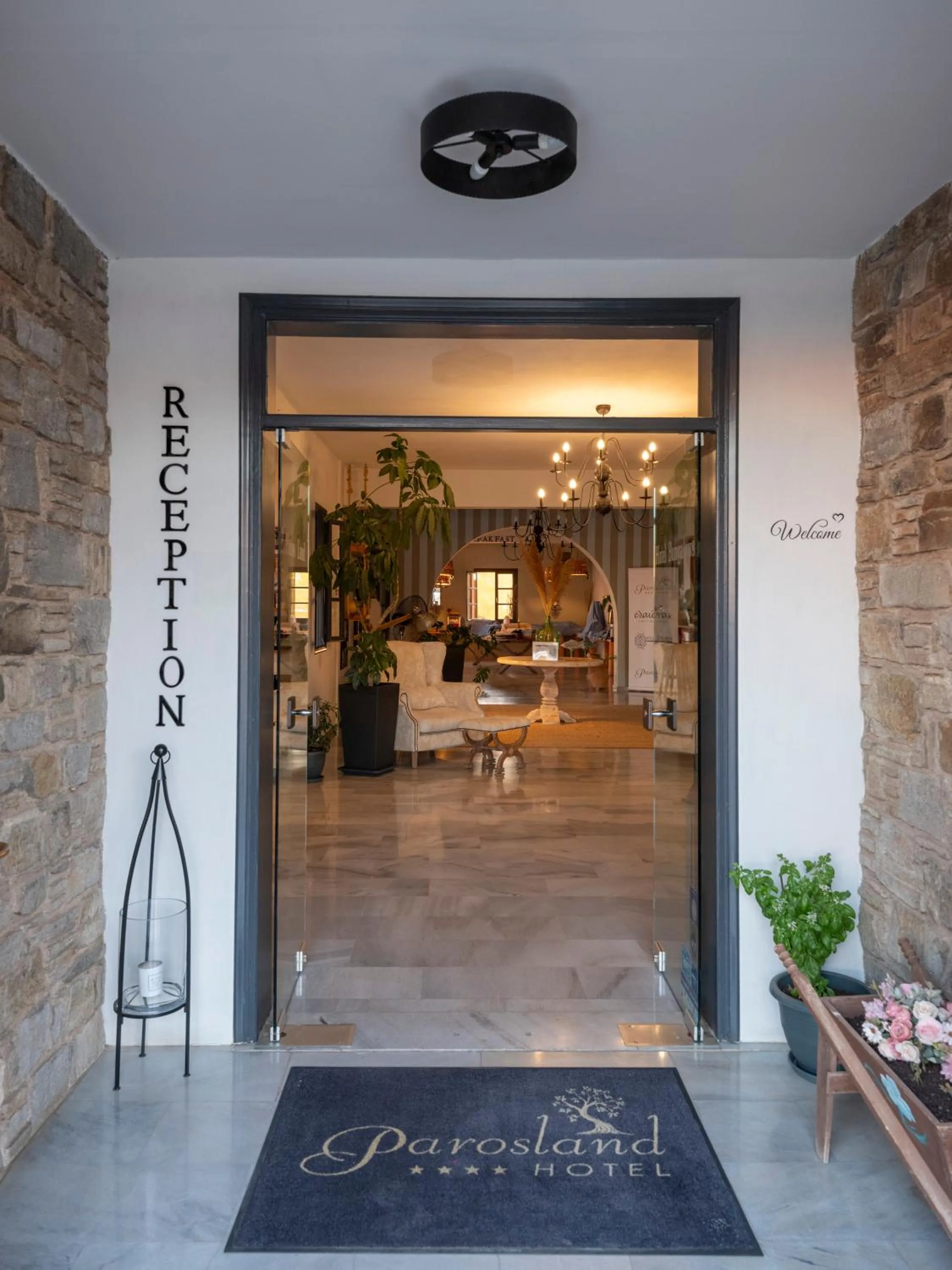 Facade/entrance in Parosland Hotel