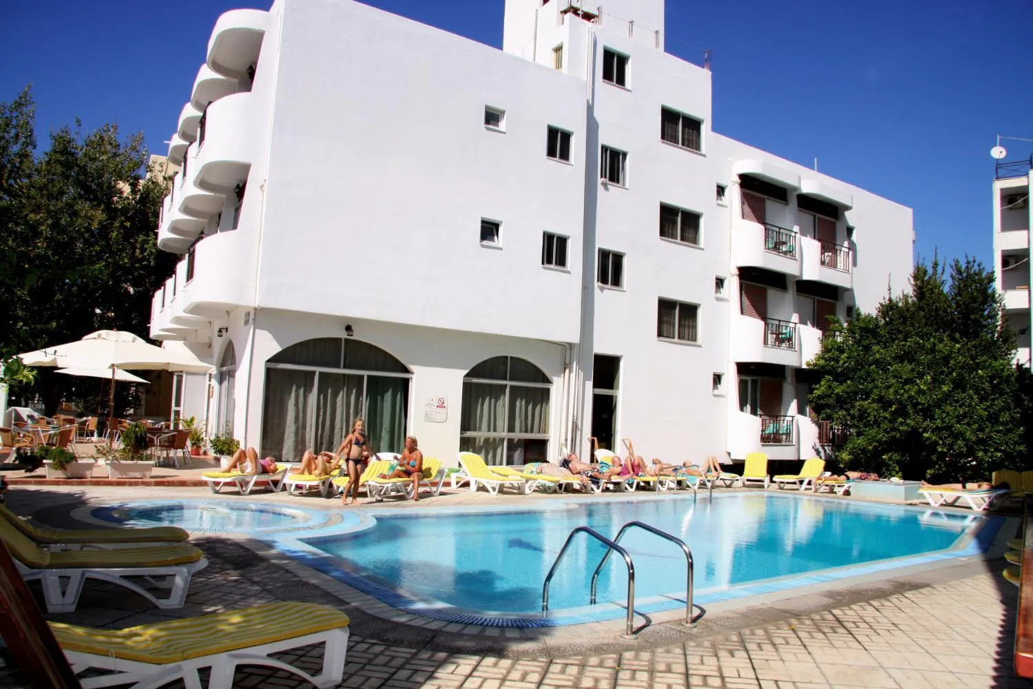 Swimming pool in Captain's Hotel