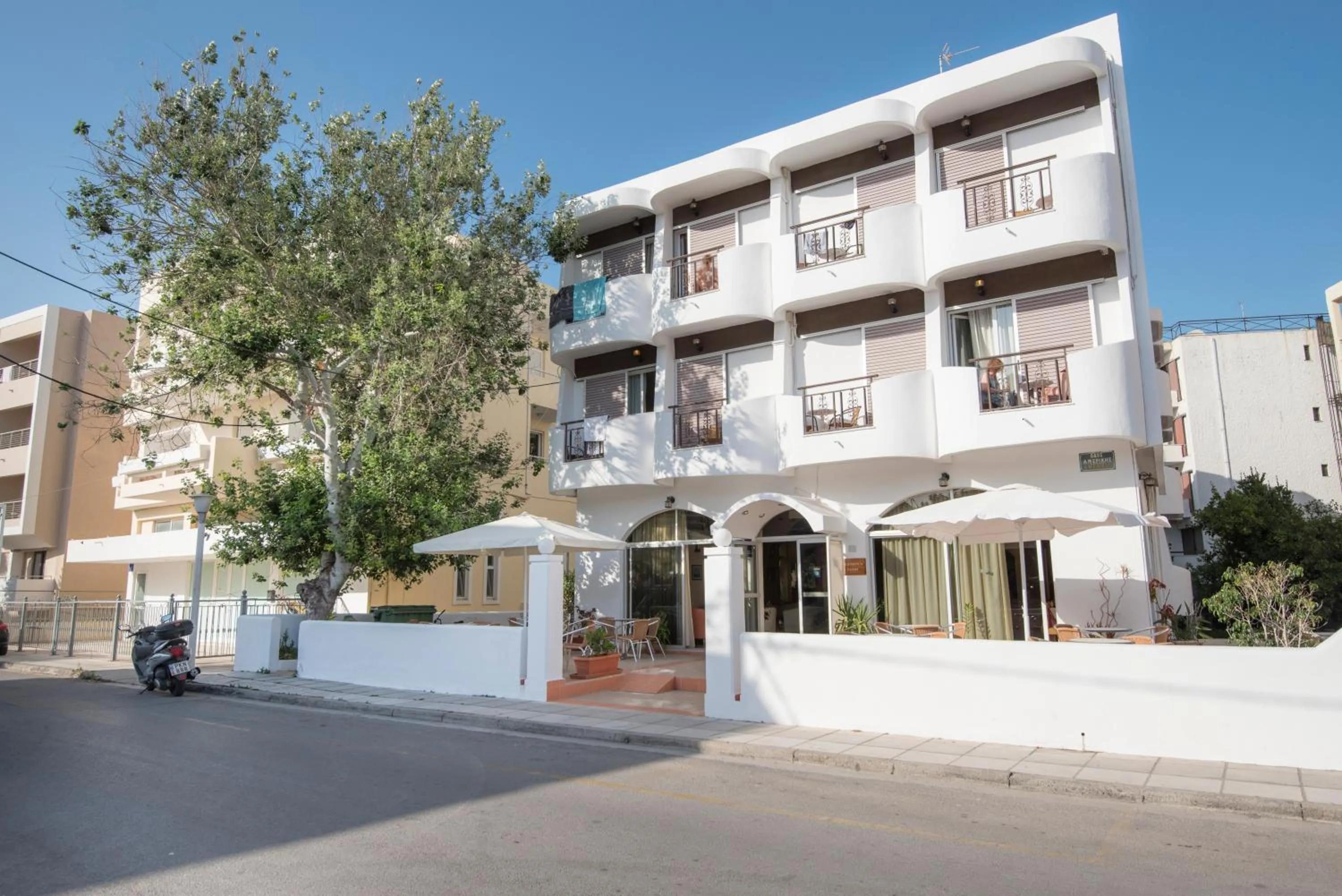 Facade/entrance in Captain's Hotel