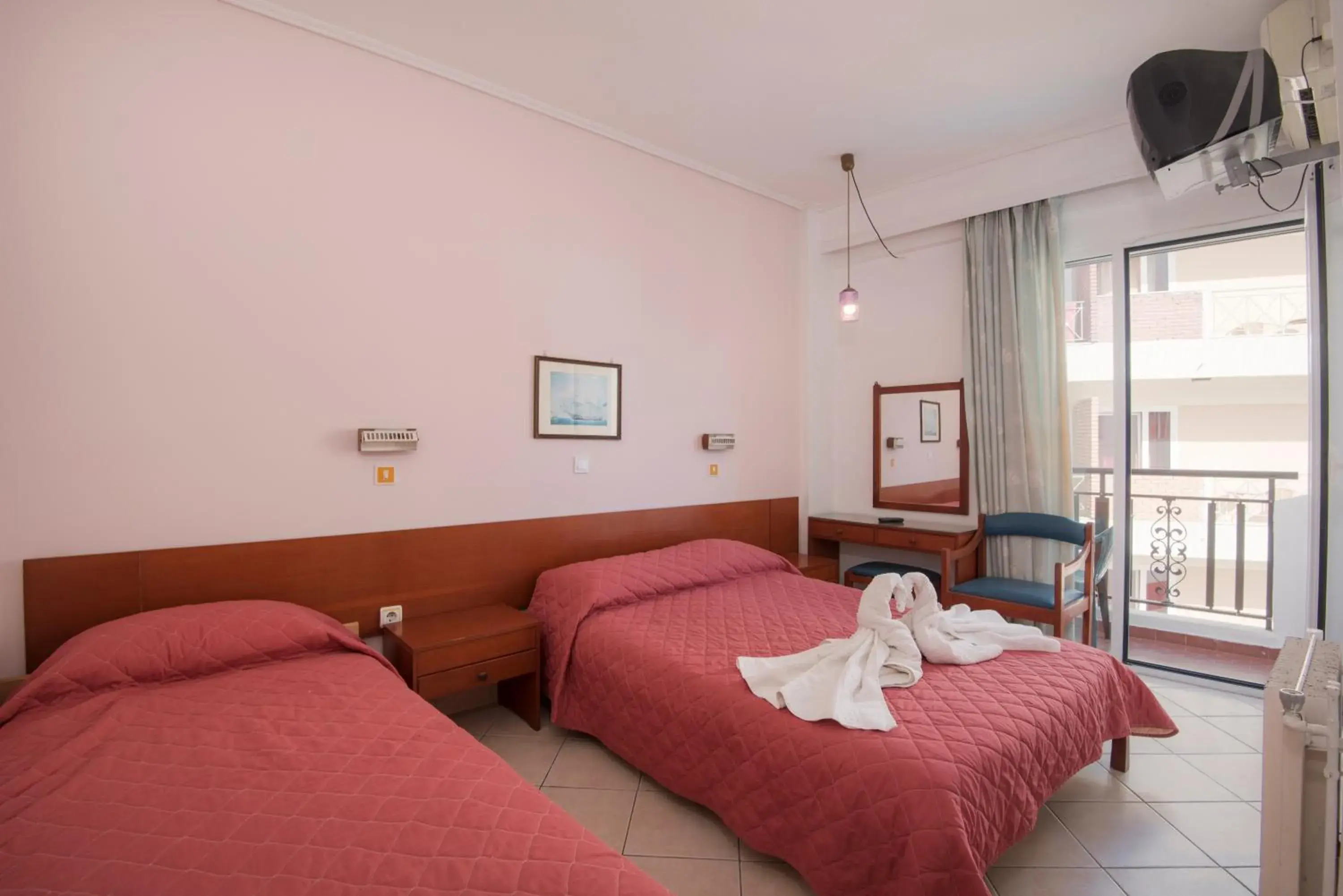 Triple Room in Captain's Hotel Triple Room in Captain's Hotel