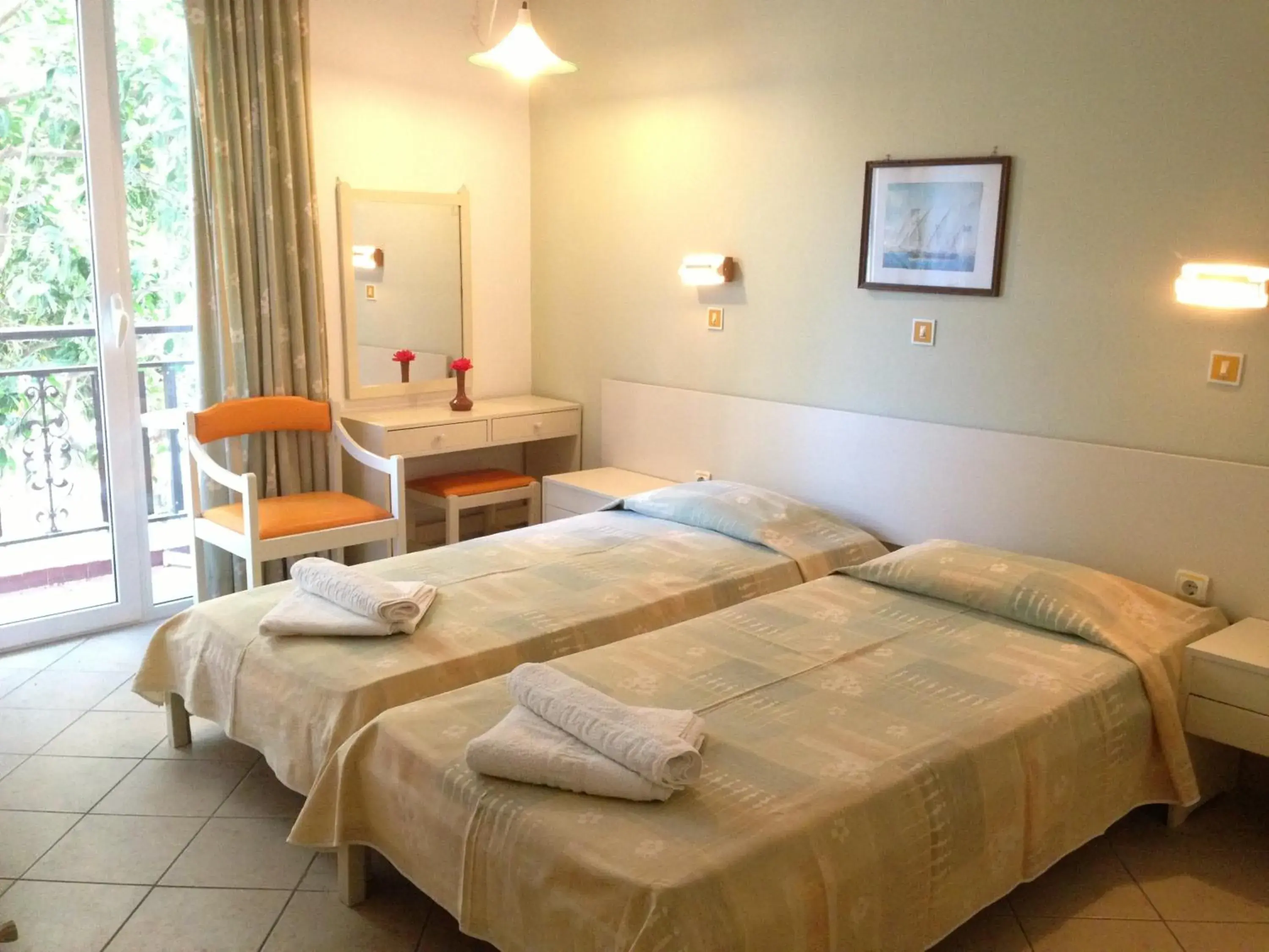 Single Room in Captain's Hotel Single Room in Captain's Hotel