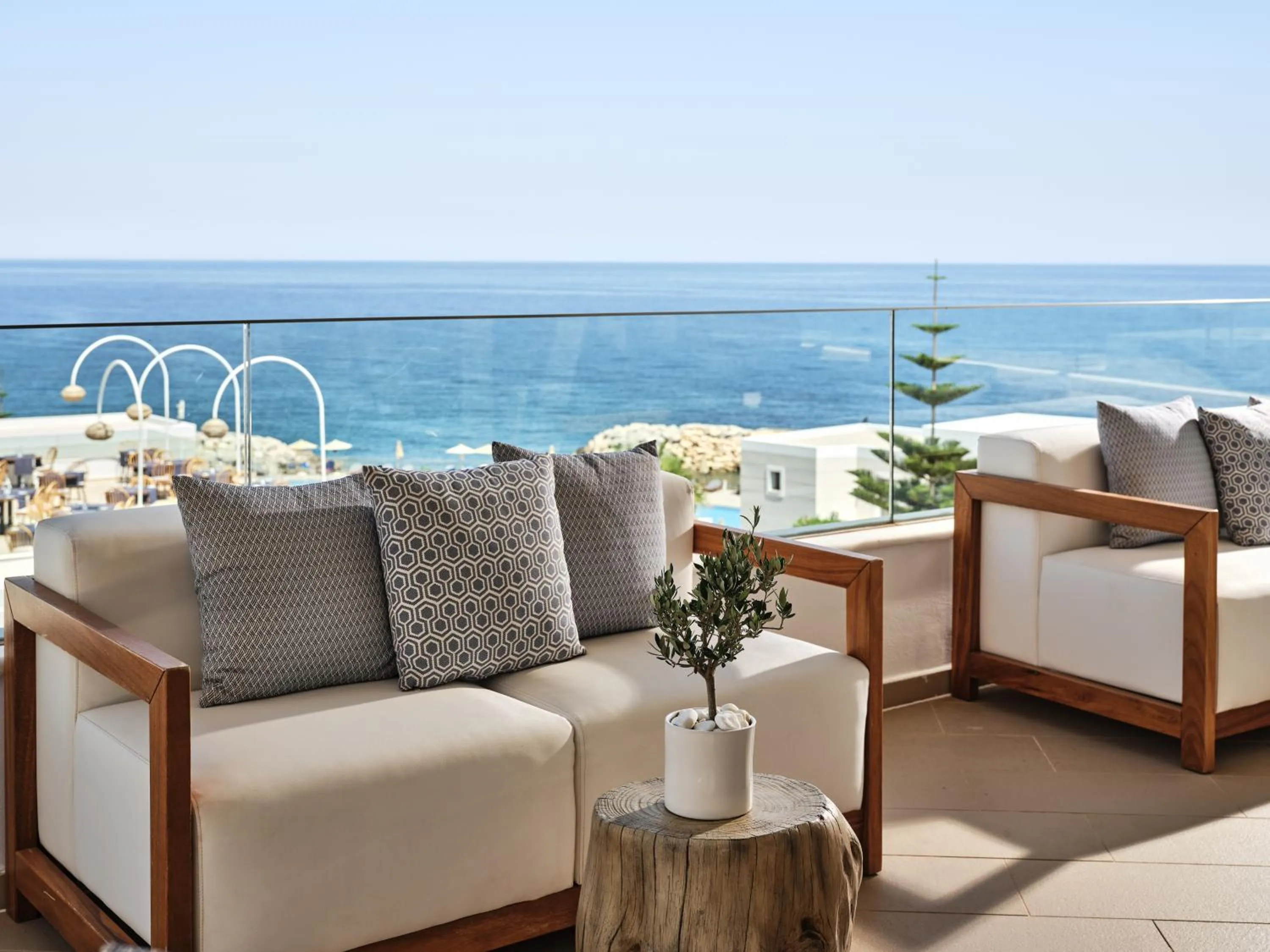 Lounge or bar in The Royal Blue a Luxury Beach Resort