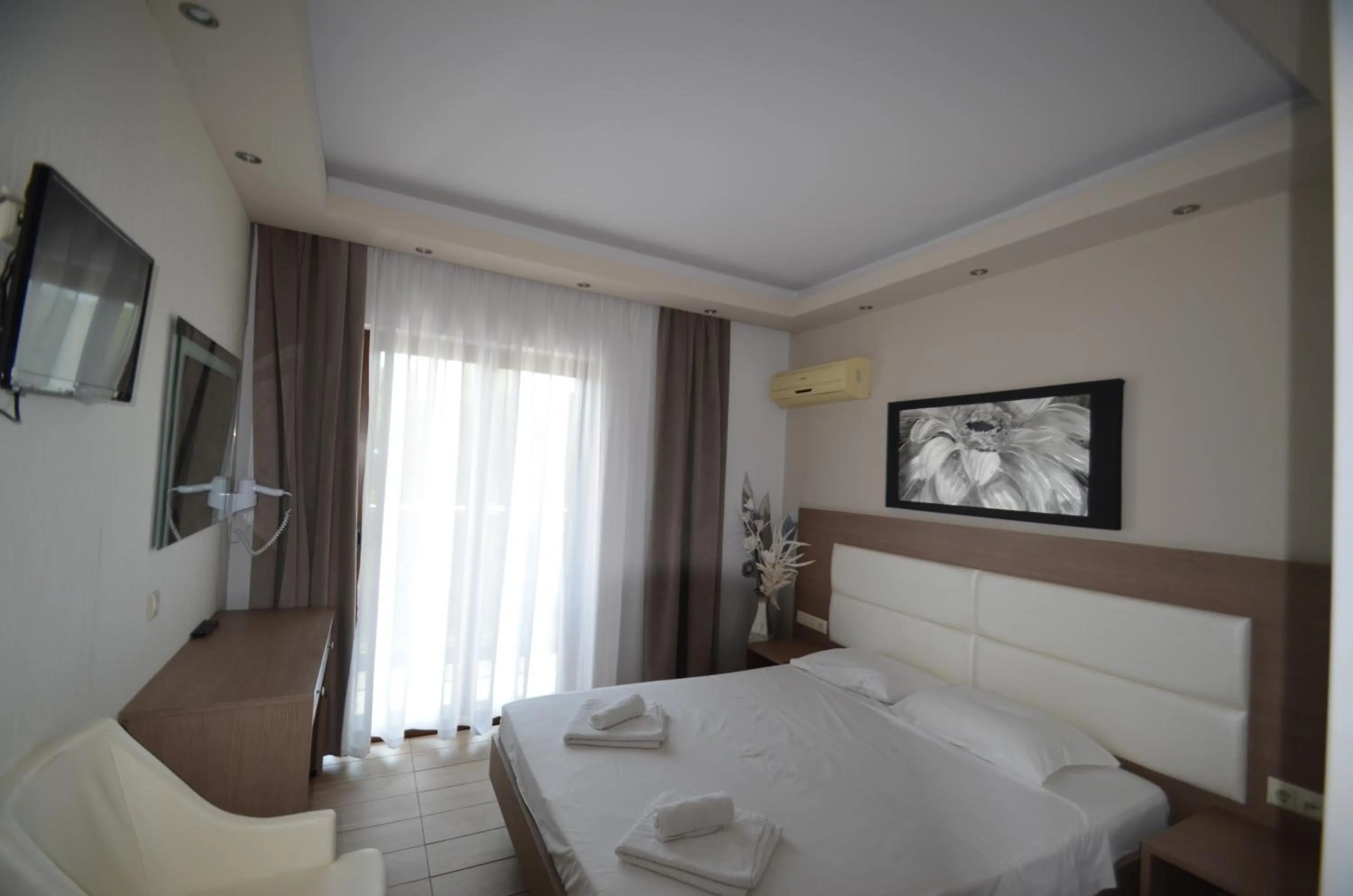 Photo of the whole room, Bed in Sevastos Studios