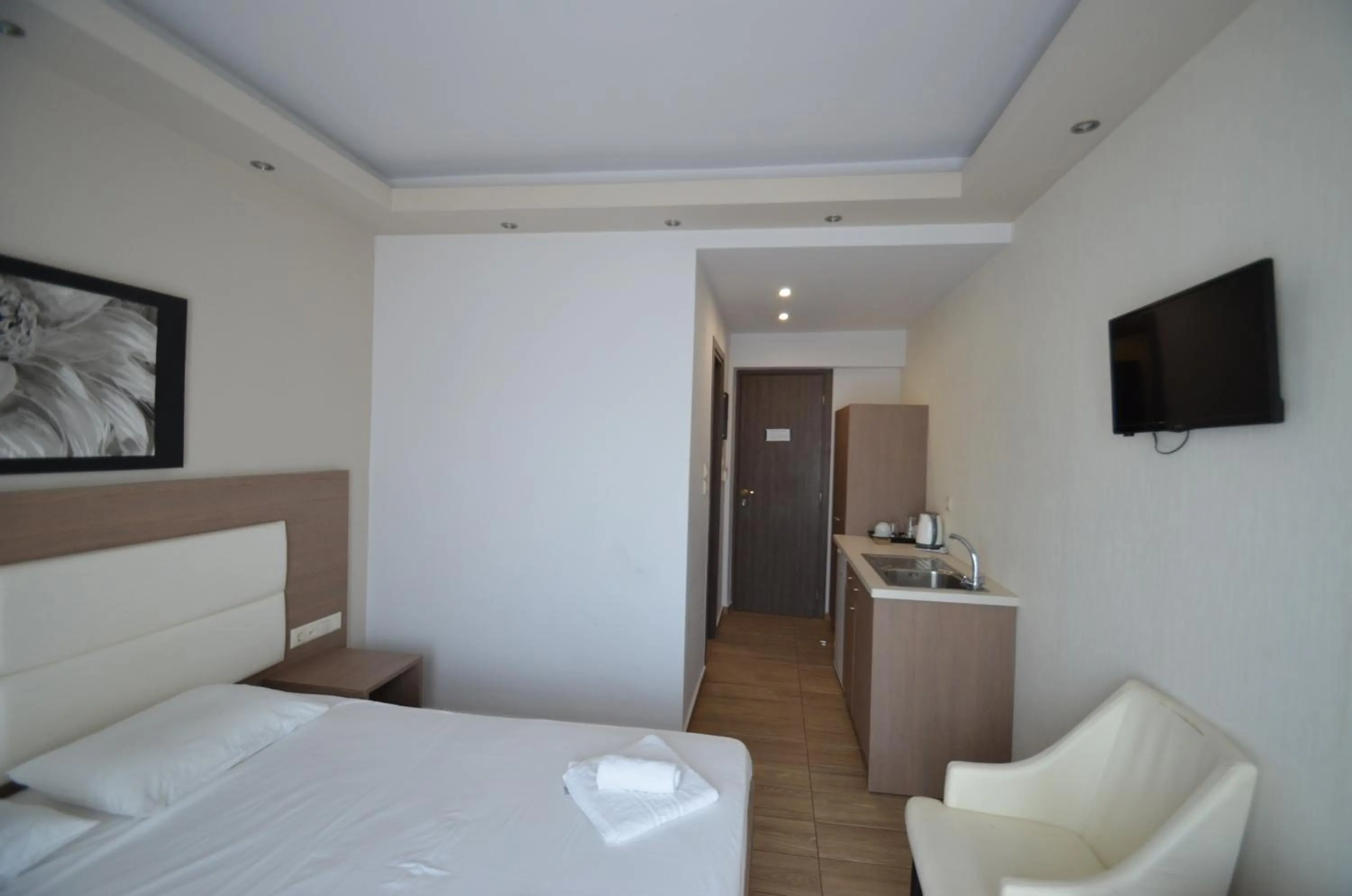 Photo of the whole room, Bed in Sevastos Studios