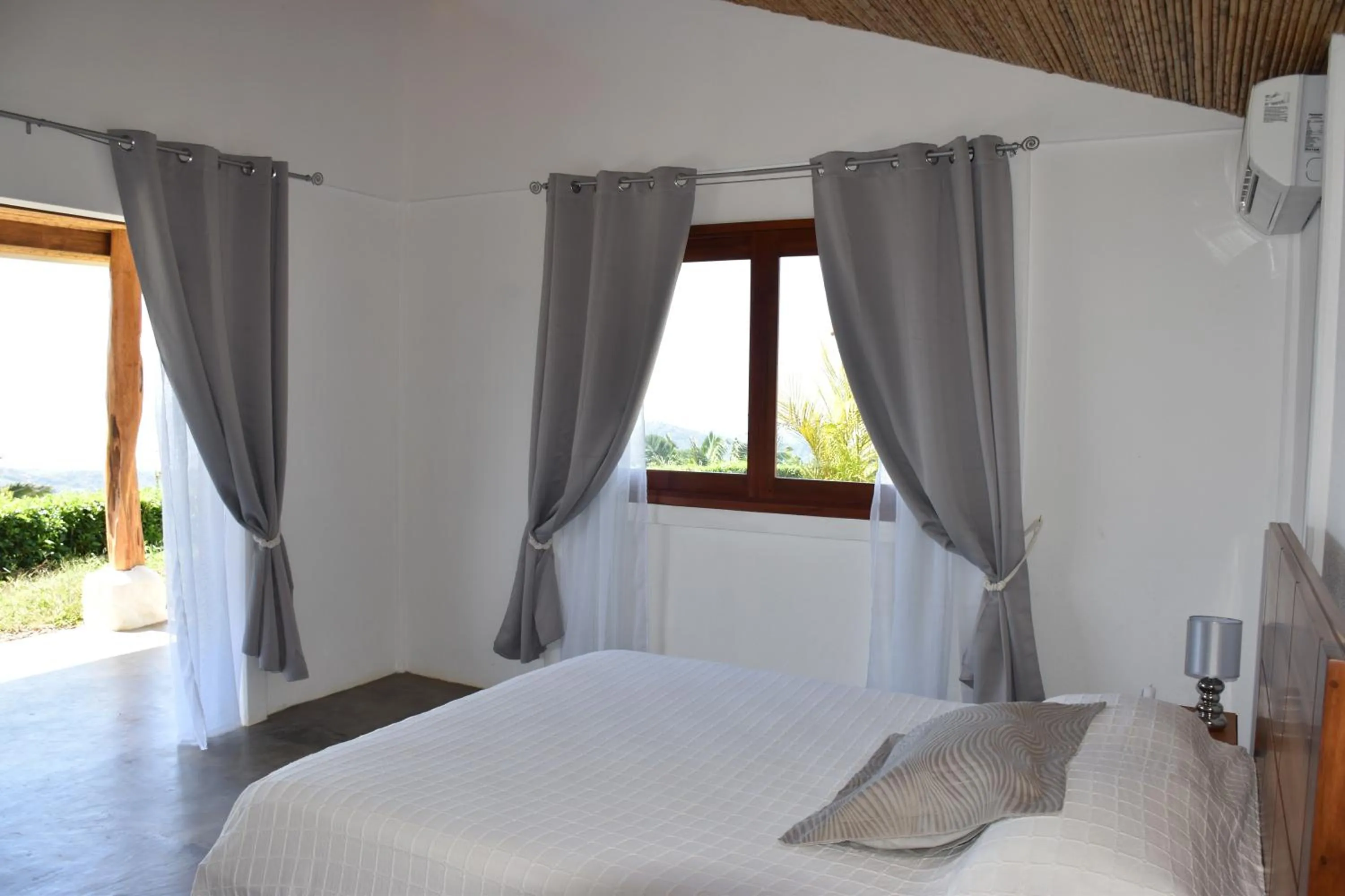 Bed in Hotel Peace & Lodge