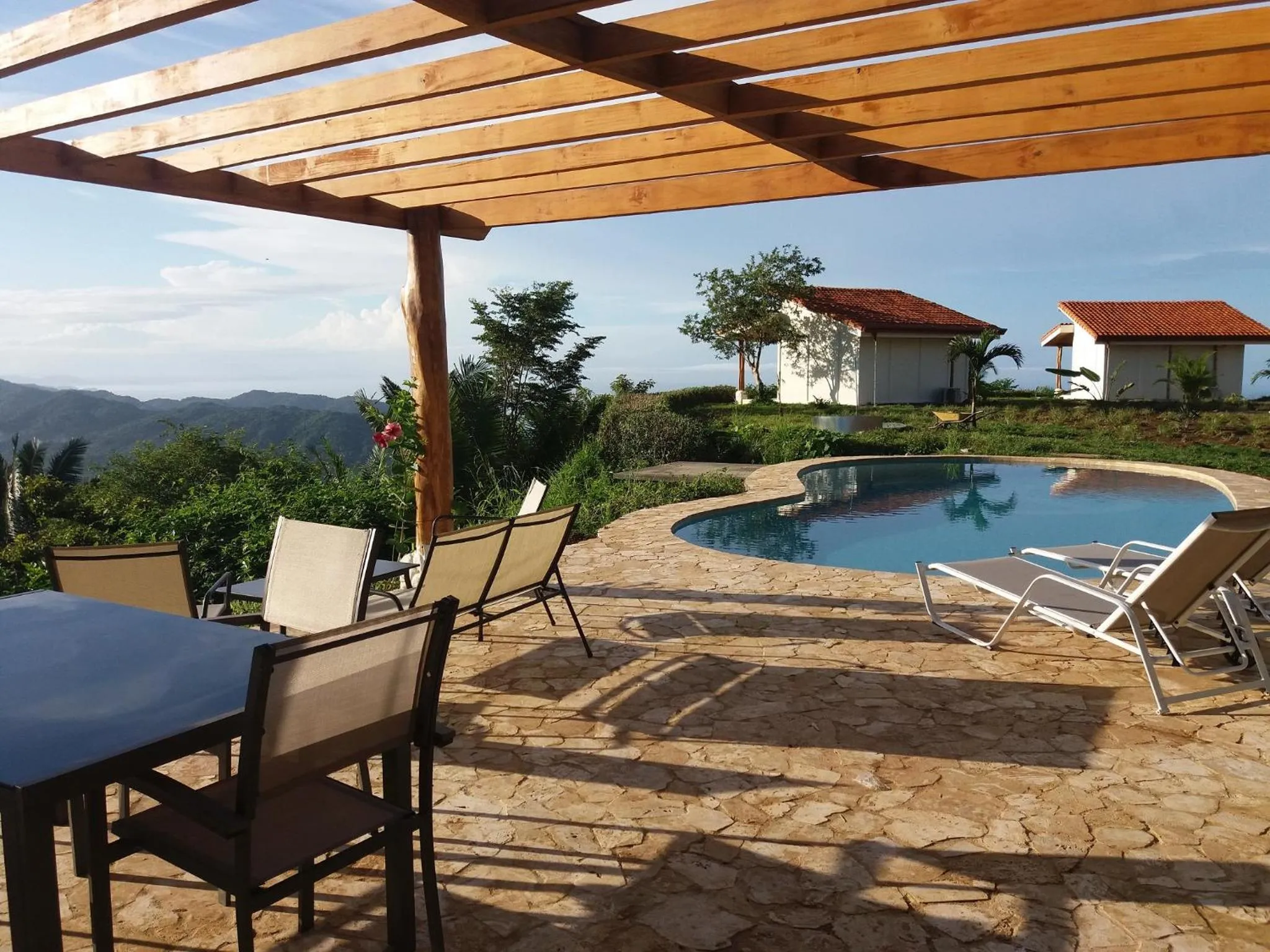 Restaurant/places to eat in Hotel Peace & Lodge