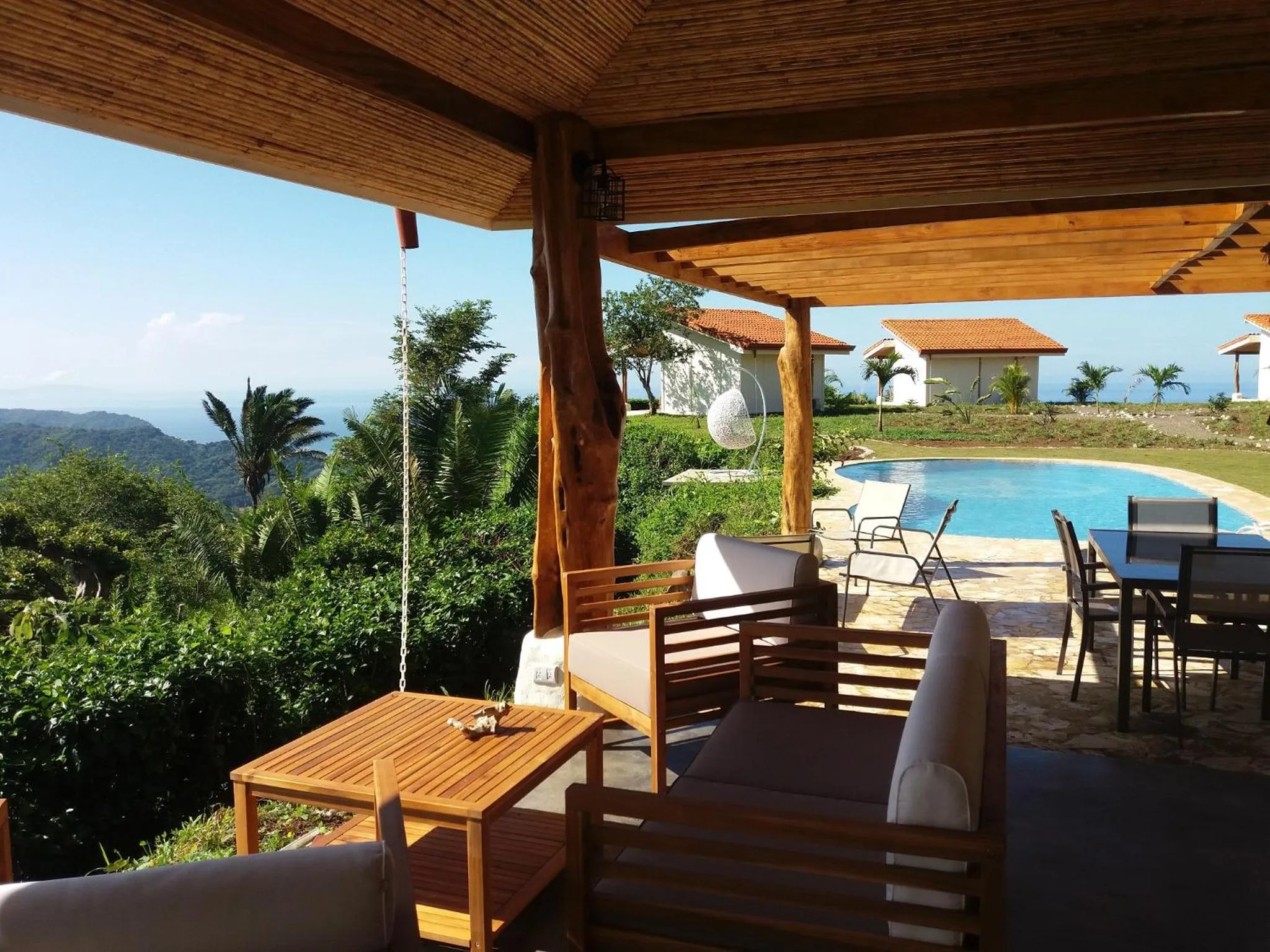 Restaurant/places to eat in Hotel Peace & Lodge