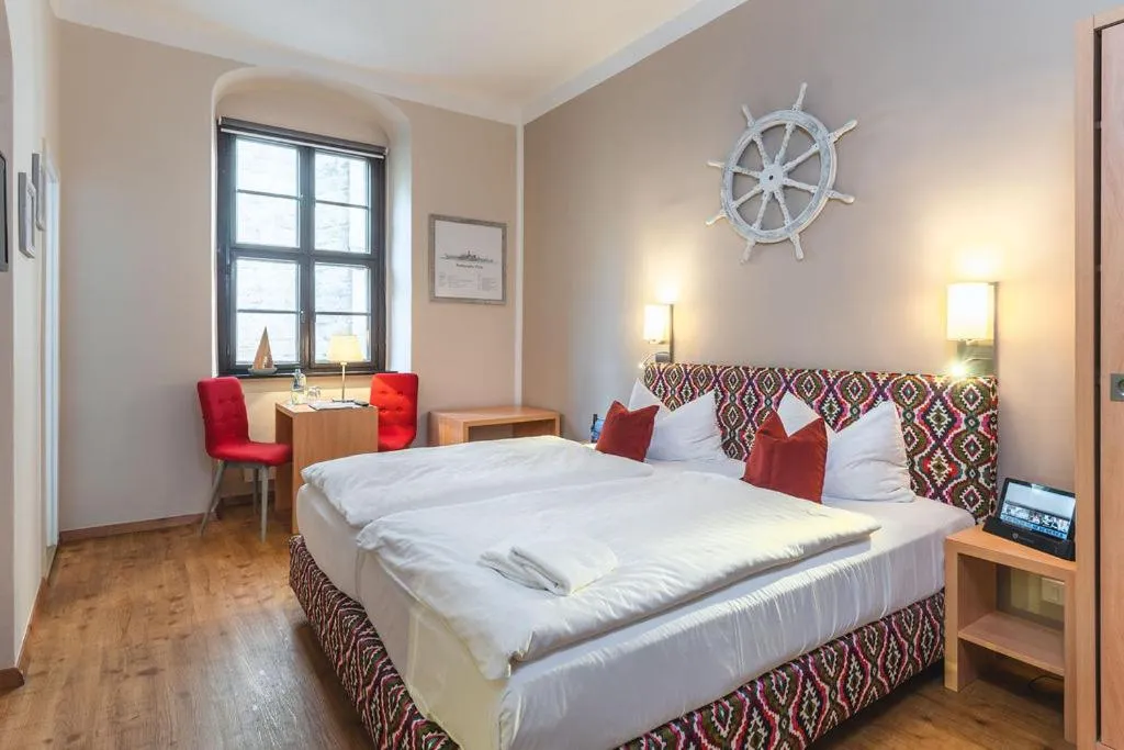 Photo of the whole room, Bed in Pirnscher Hof - Hotel Garni