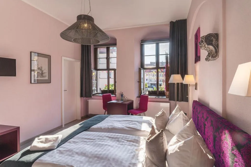 Photo of the whole room, Bed in Pirnscher Hof - Hotel Garni