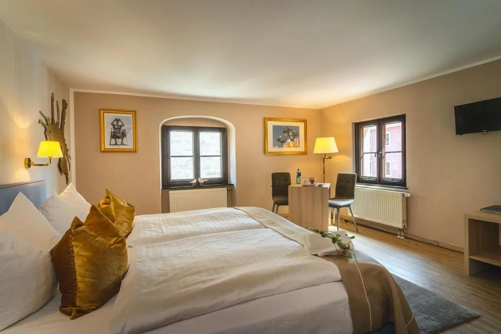 Photo of the whole room, Bed in Pirnscher Hof - Hotel Garni