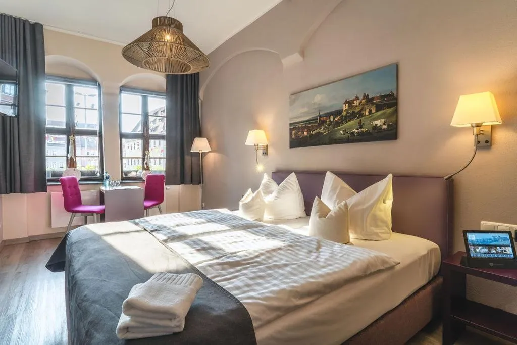 Photo of the whole room, Bed in Pirnscher Hof - Hotel Garni