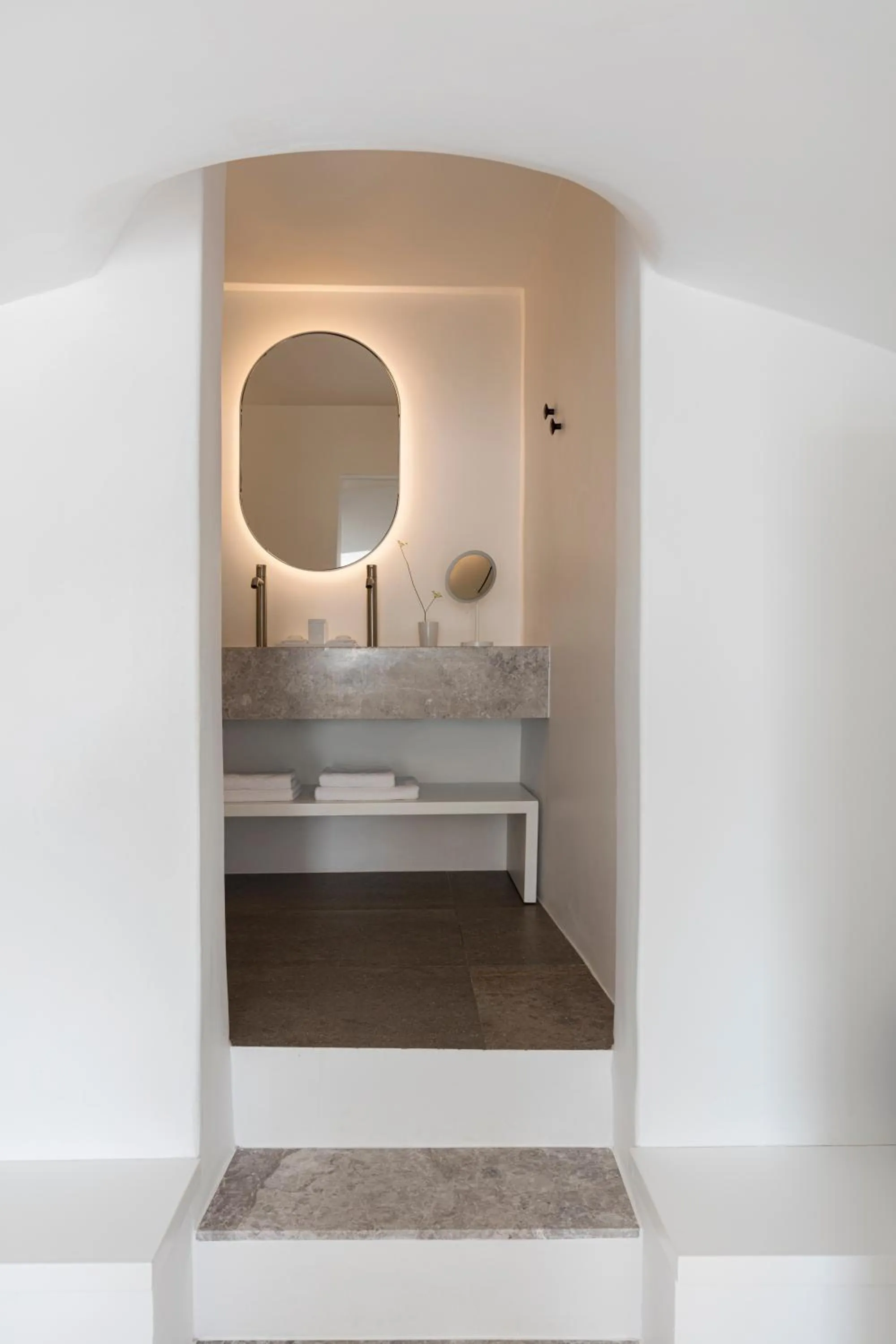 Bathroom, Bed in Canaves Oia Suites - Small Luxury Hotels of the World