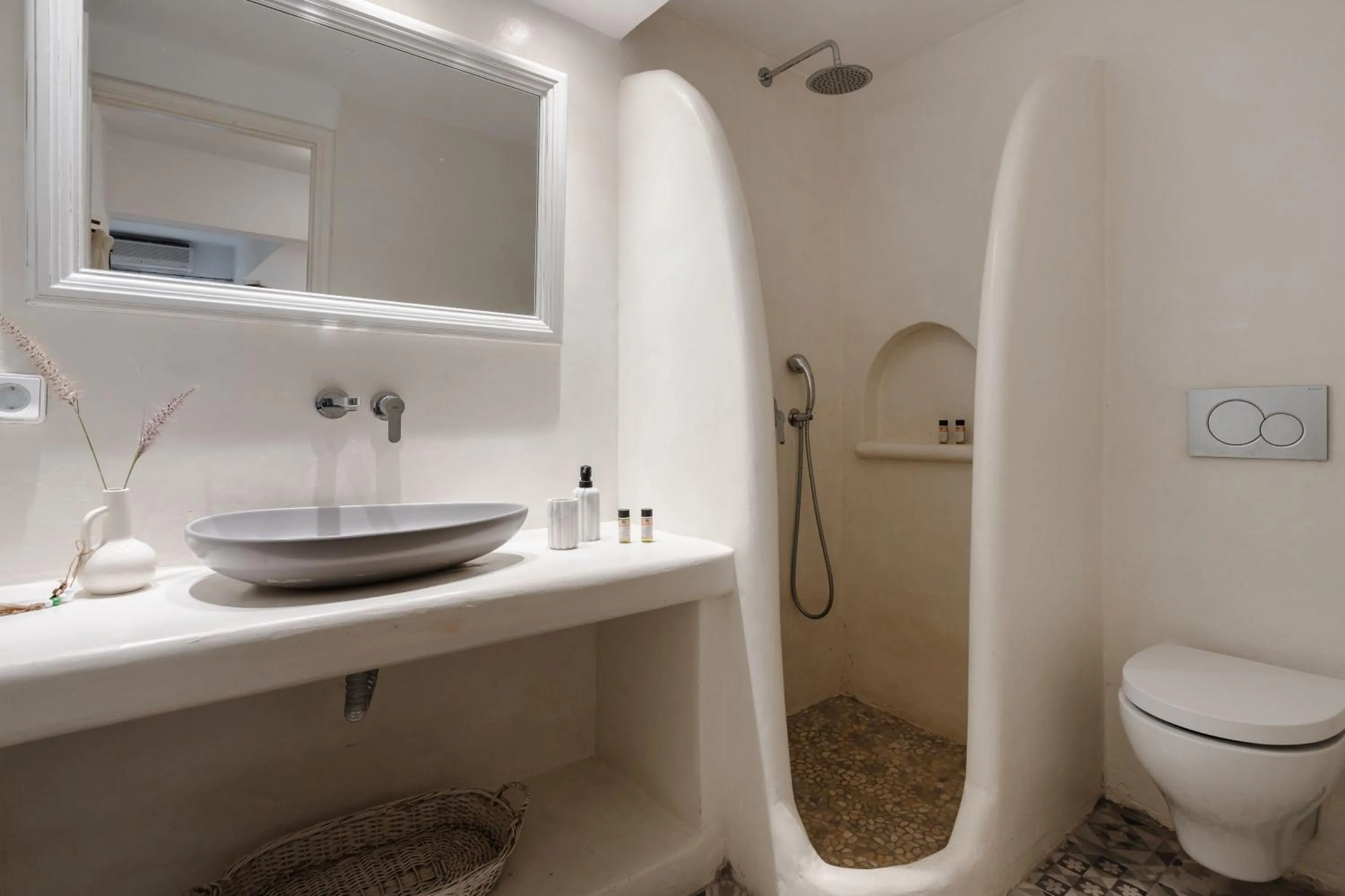 Sea View Apartments & Studios