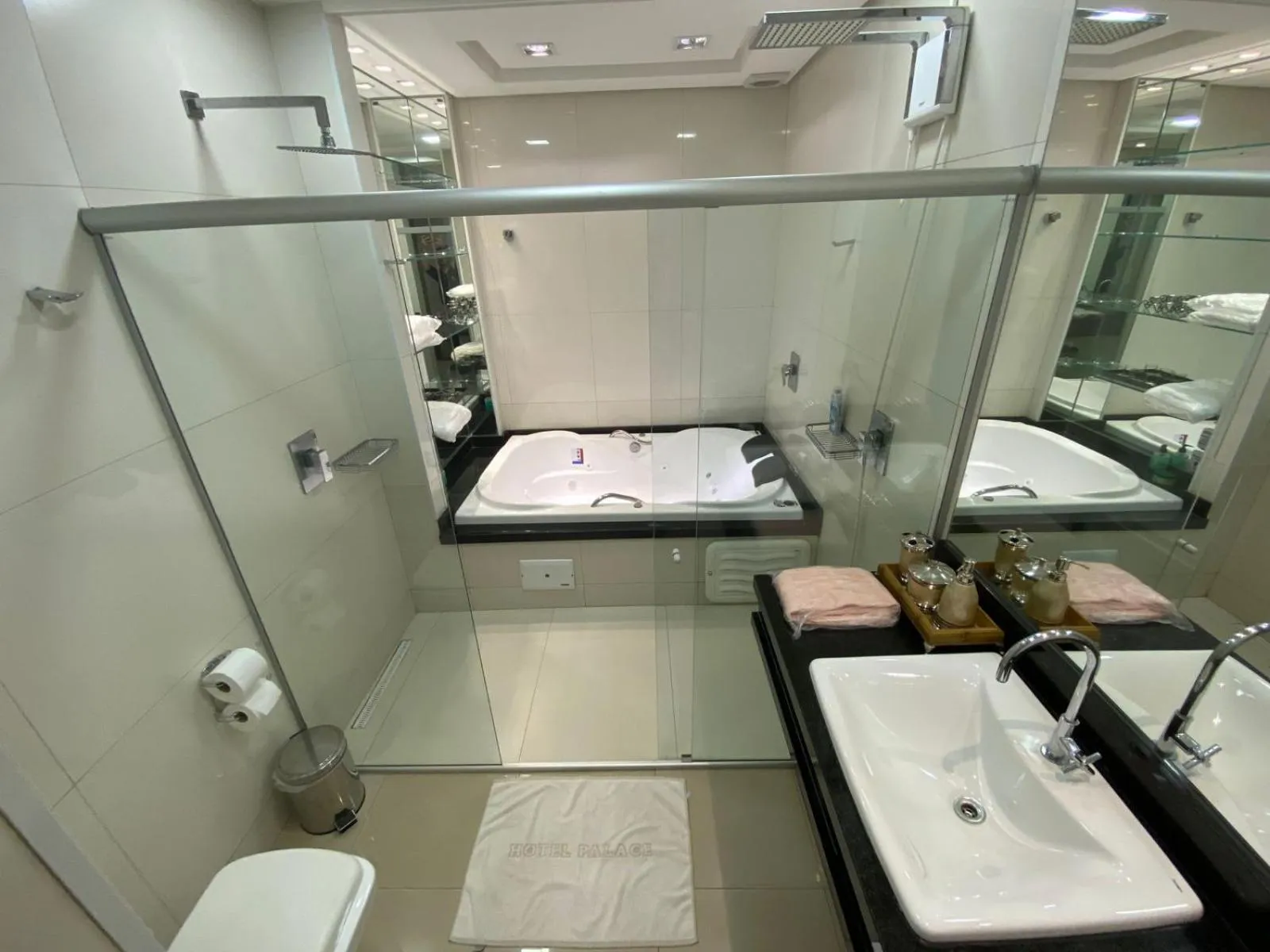 Bed in Hotel Palace Santarém Brasil