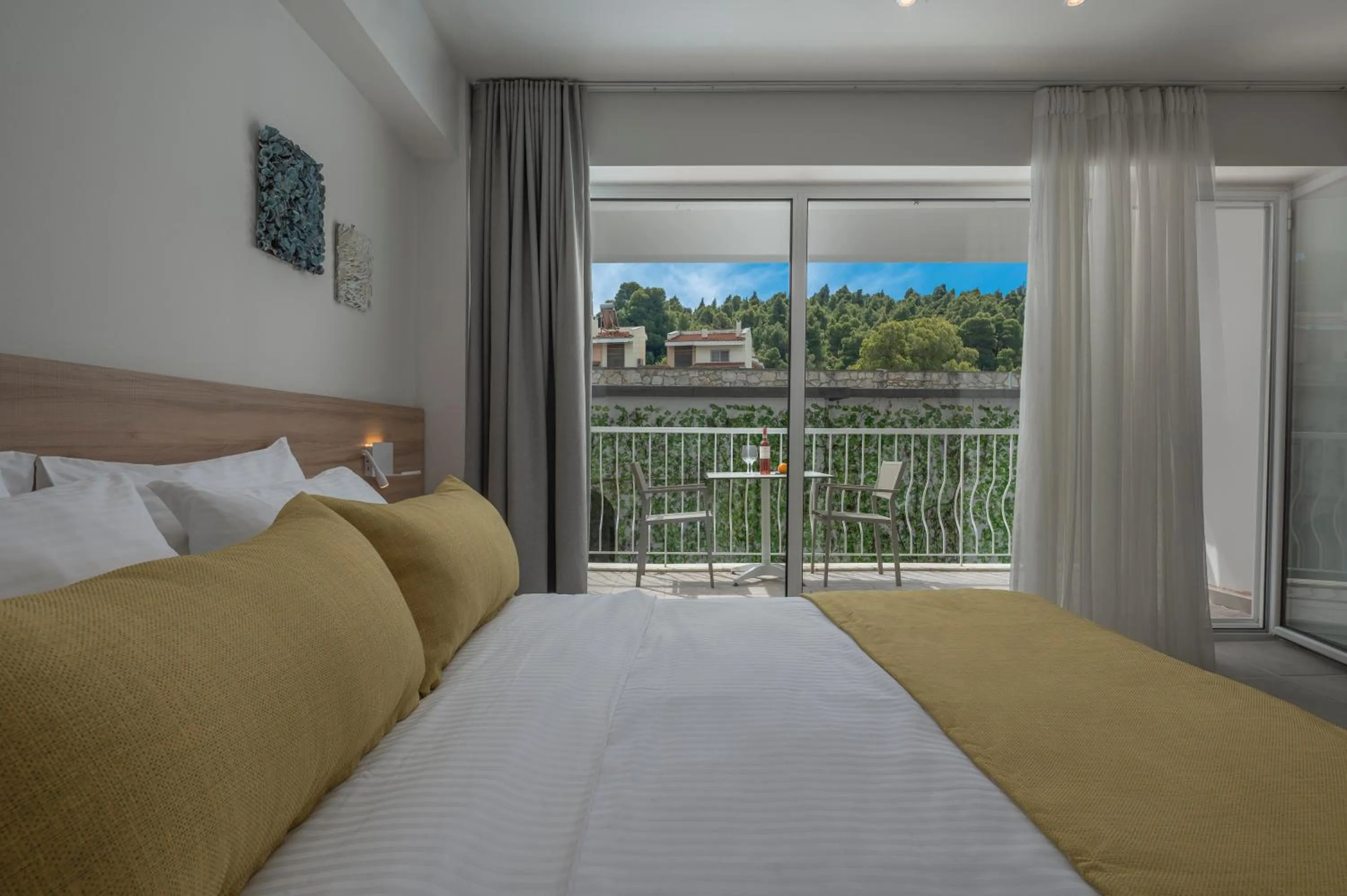 Bedroom, Bed in Hotel Kriopigi