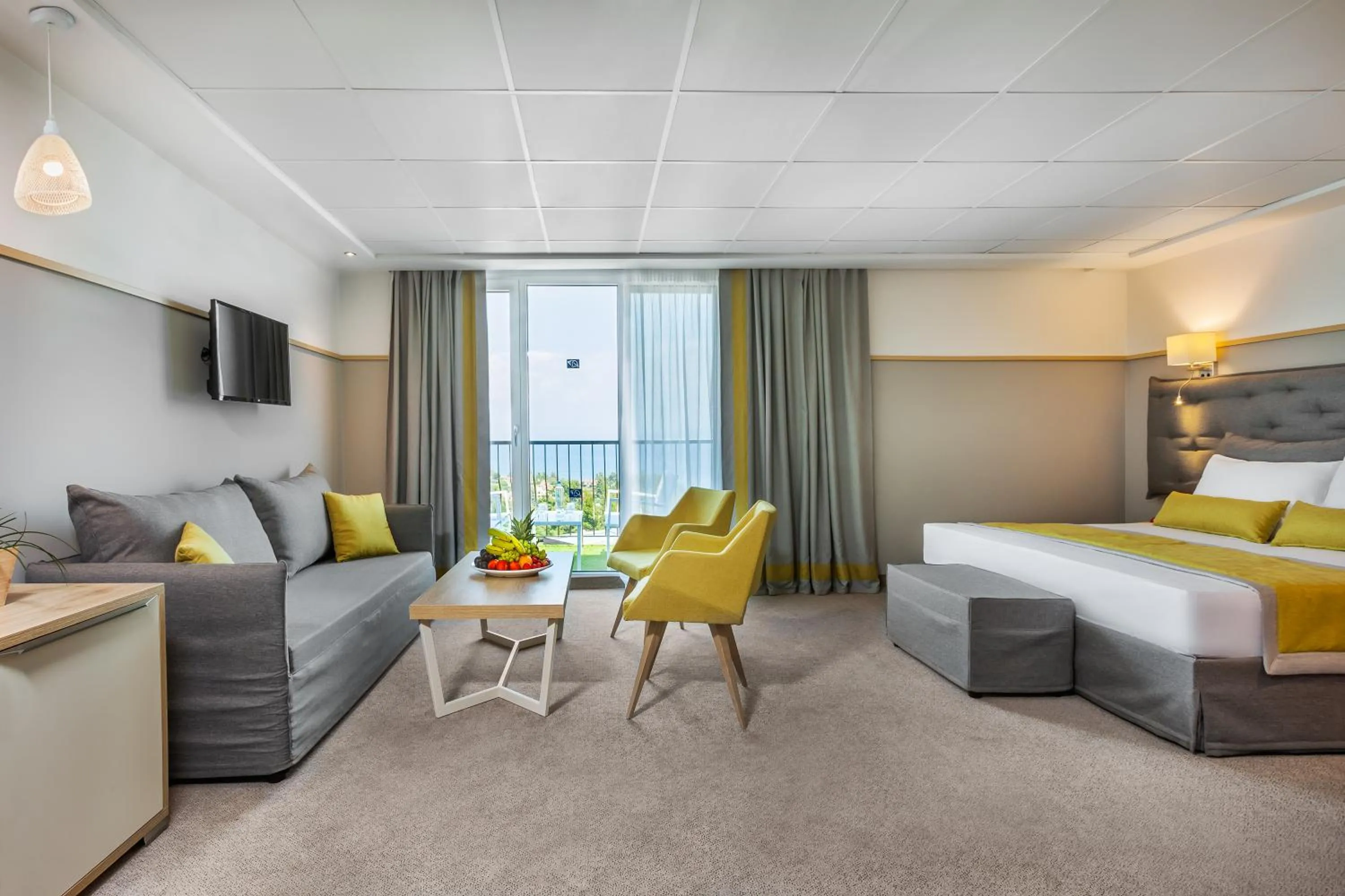 Living room, Bed in Hotel Kriopigi