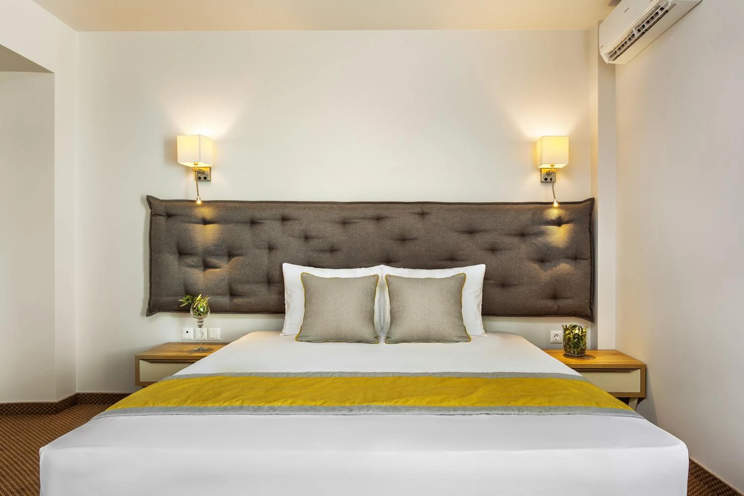 Bed in Hotel Kriopigi