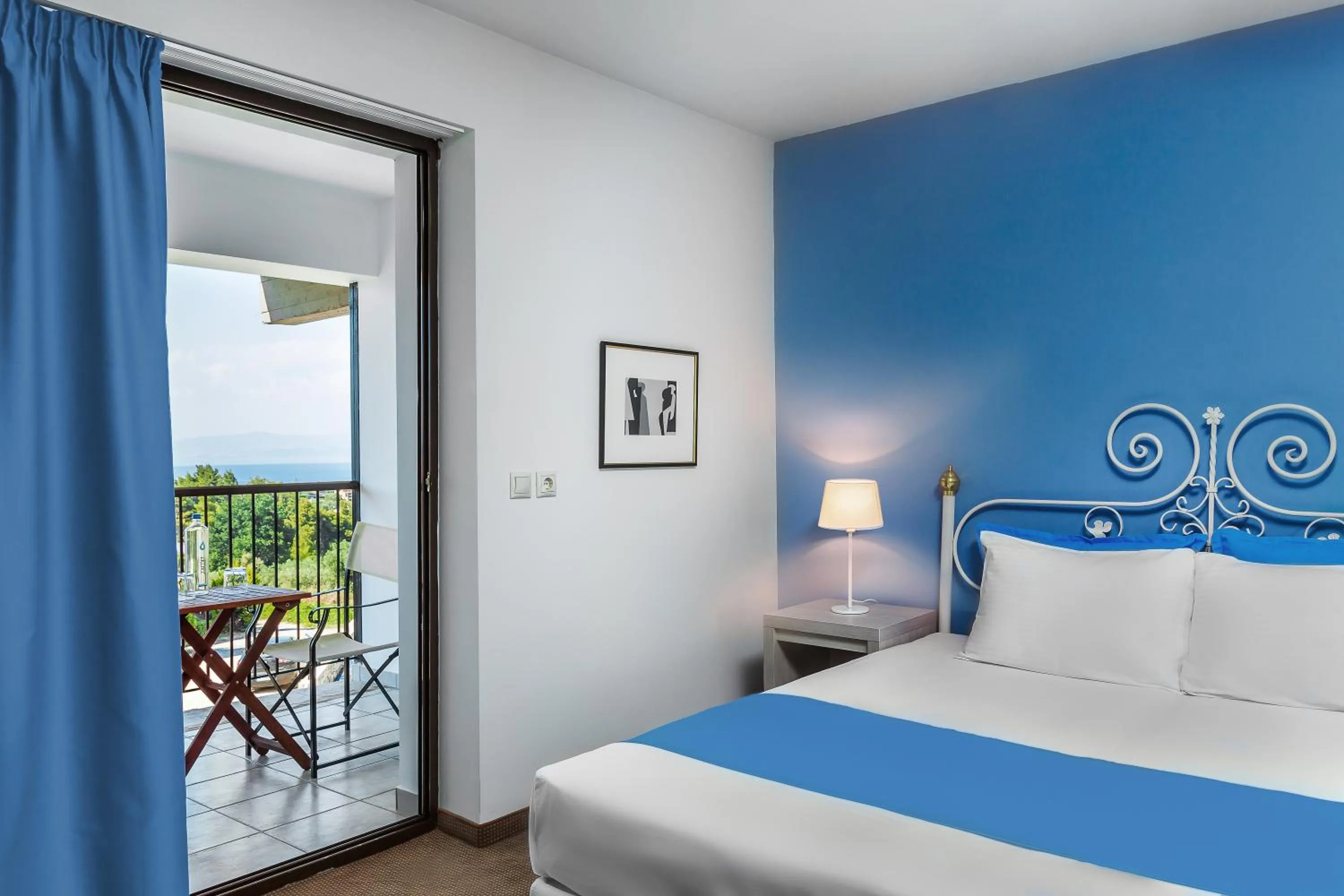 Bed in Hotel Kriopigi