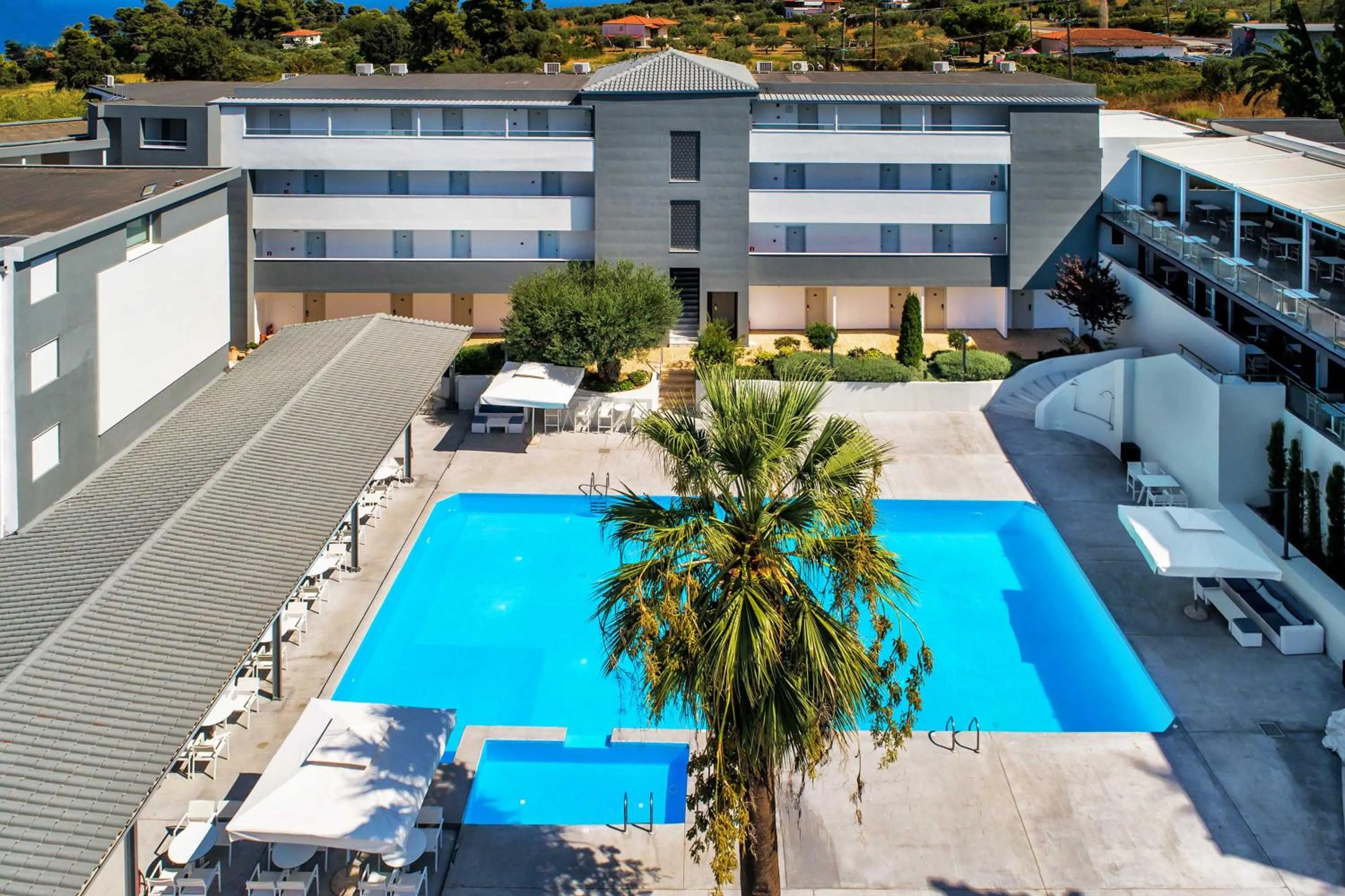 Swimming pool in Hotel Kriopigi