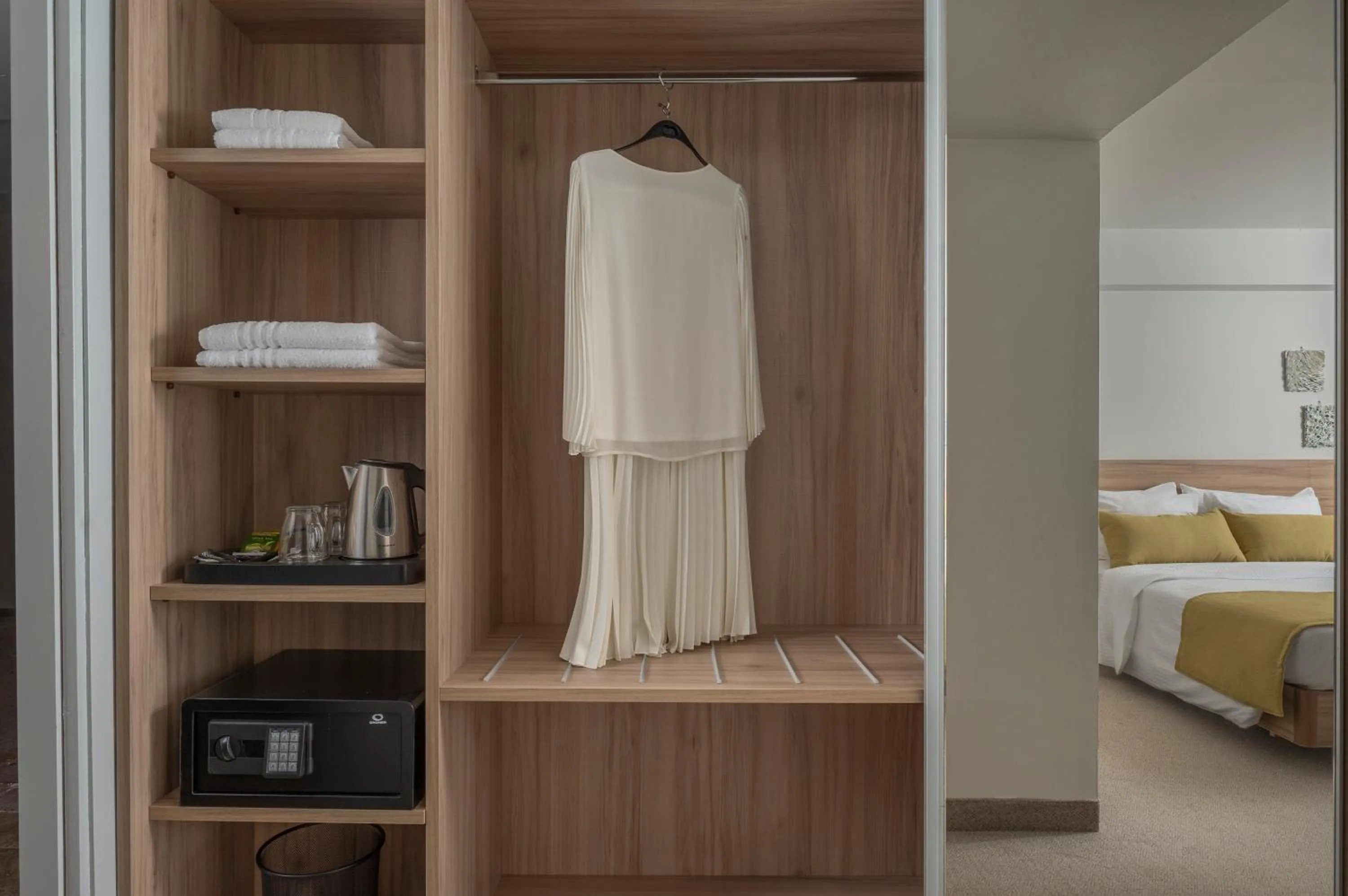 wardrobe, Bed in Hotel Kriopigi