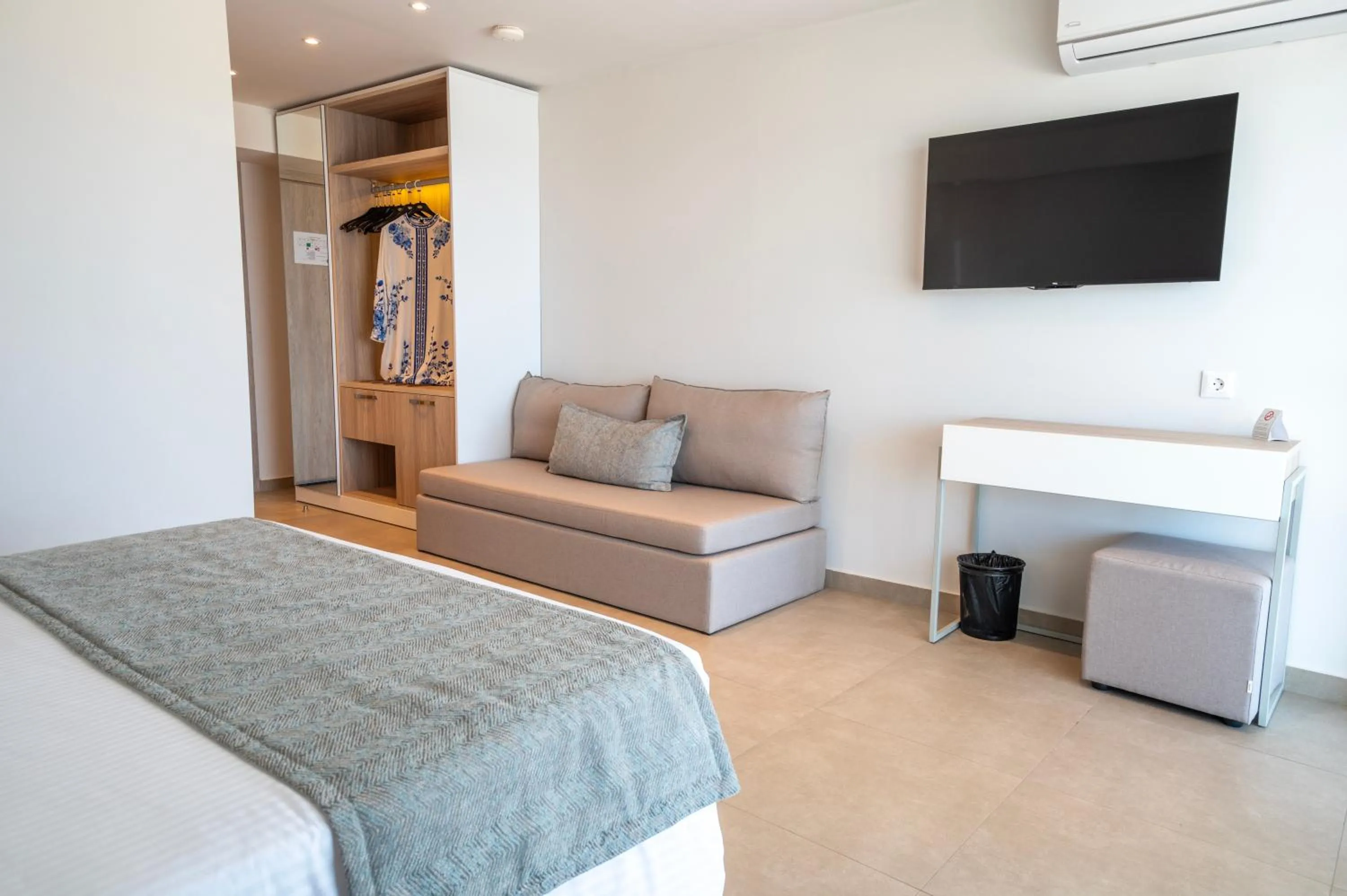 Bedroom, Bed in Hotel Kriopigi