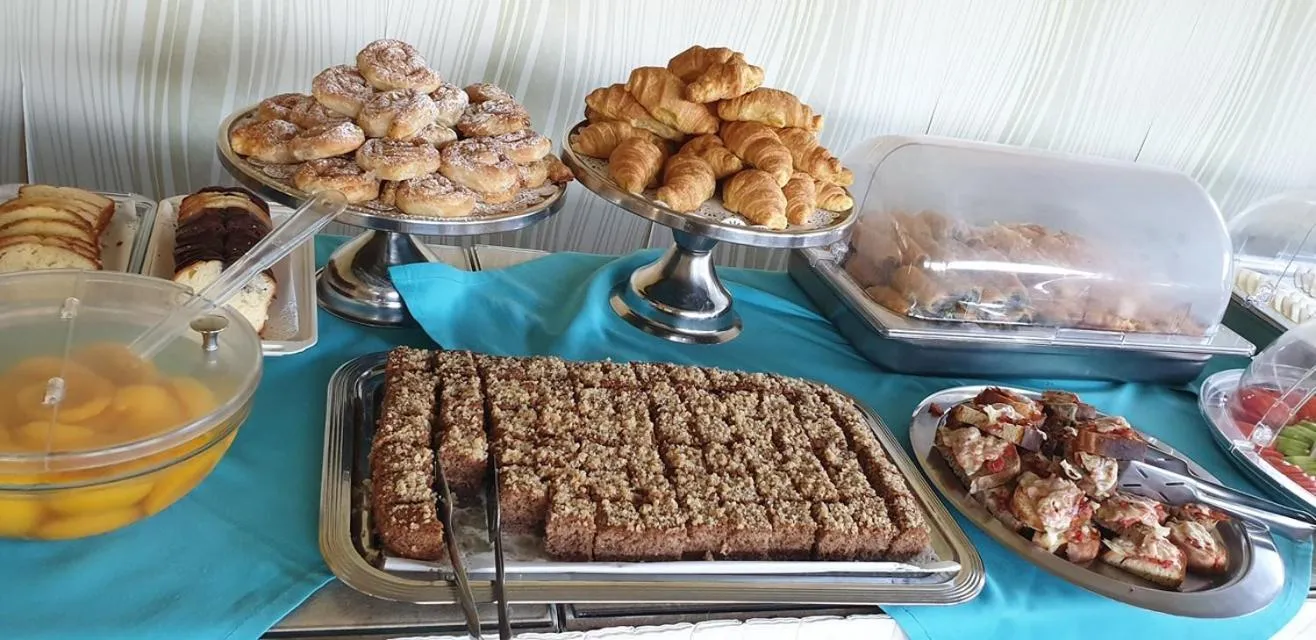 Food and drinks in Eleana Boutique Hotel & Blue Infinity