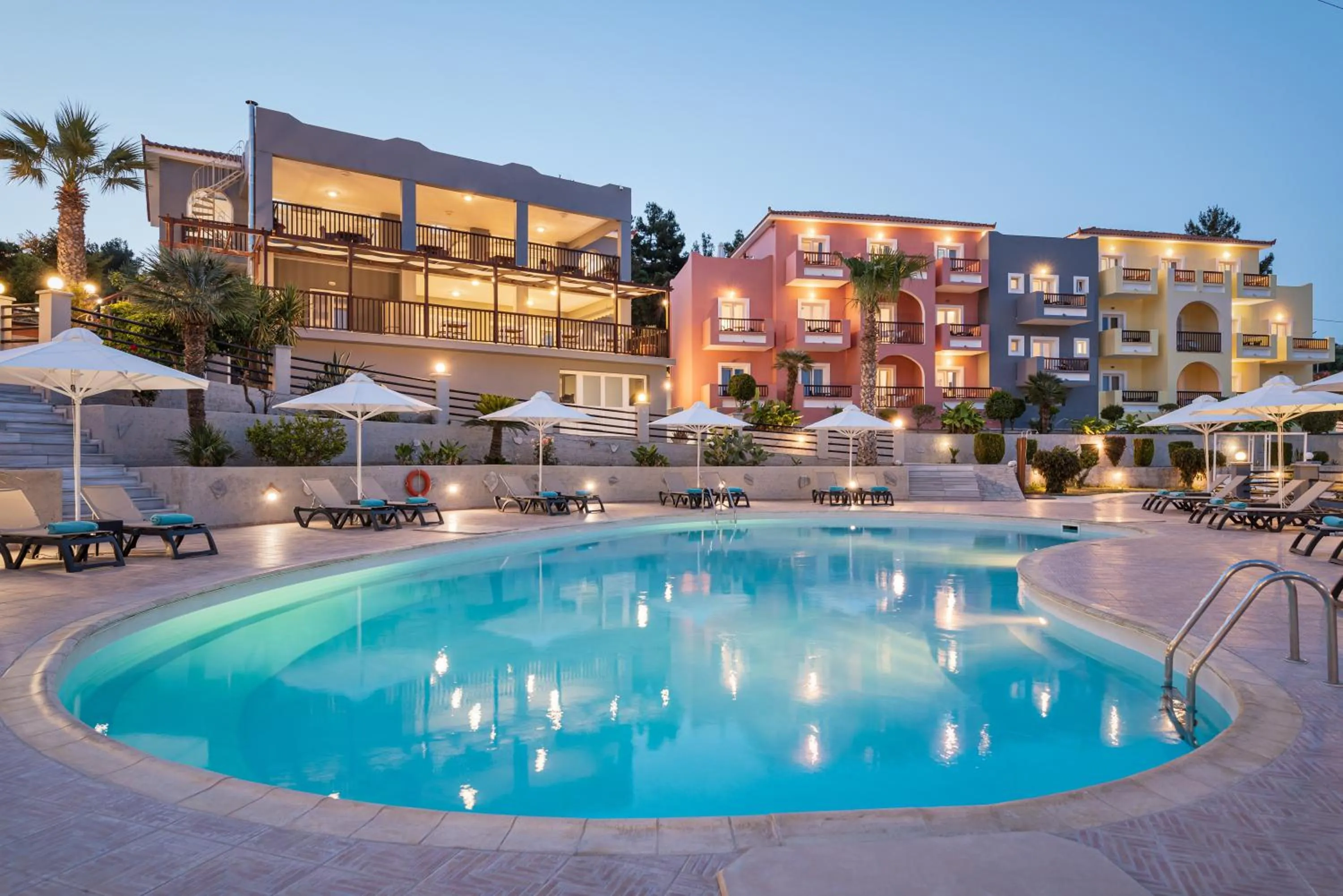 Swimming pool in Naftilos