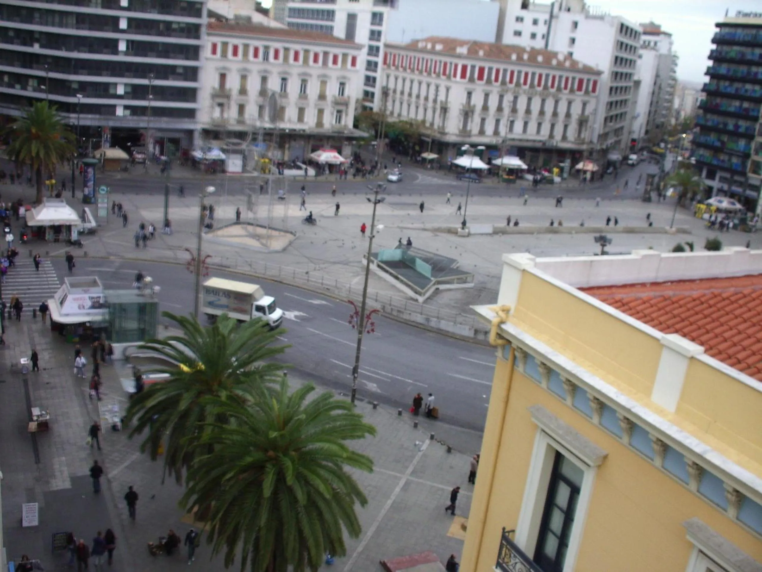 Area and facilities in Claridge Hotel