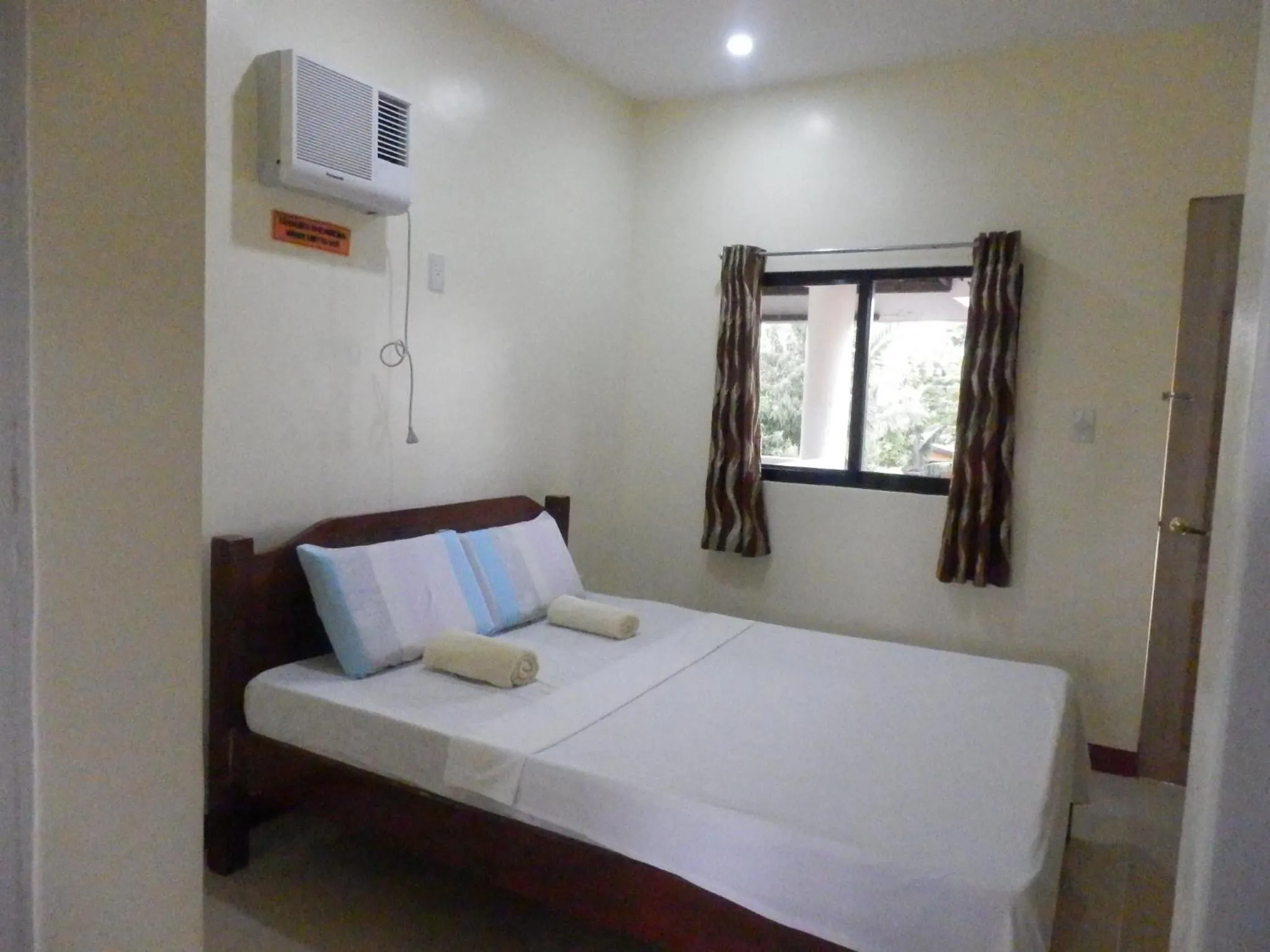 Bed in SUNSHINE PARADISE Inn