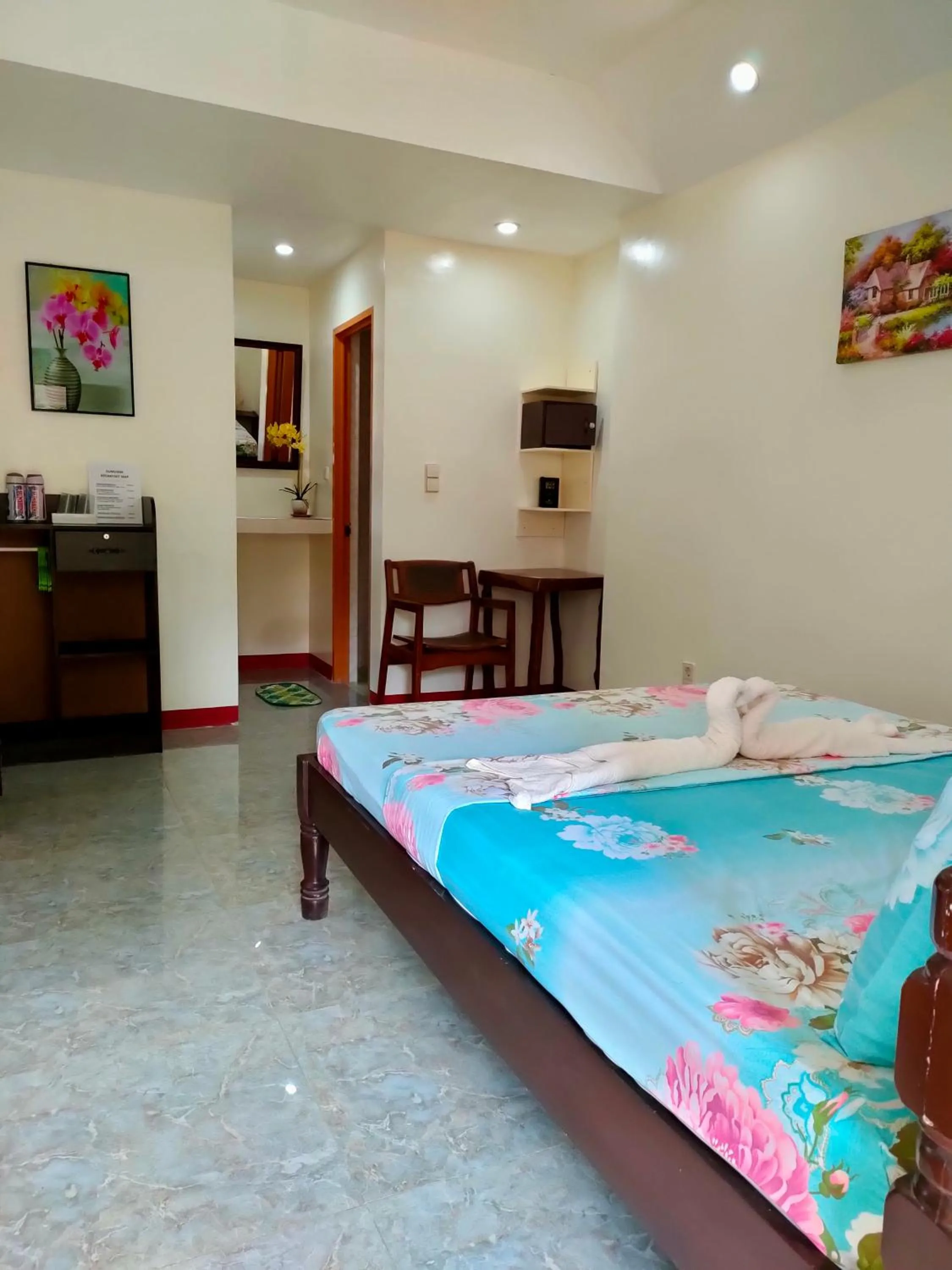 Photo of the whole room in SUNSHINE PARADISE Inn