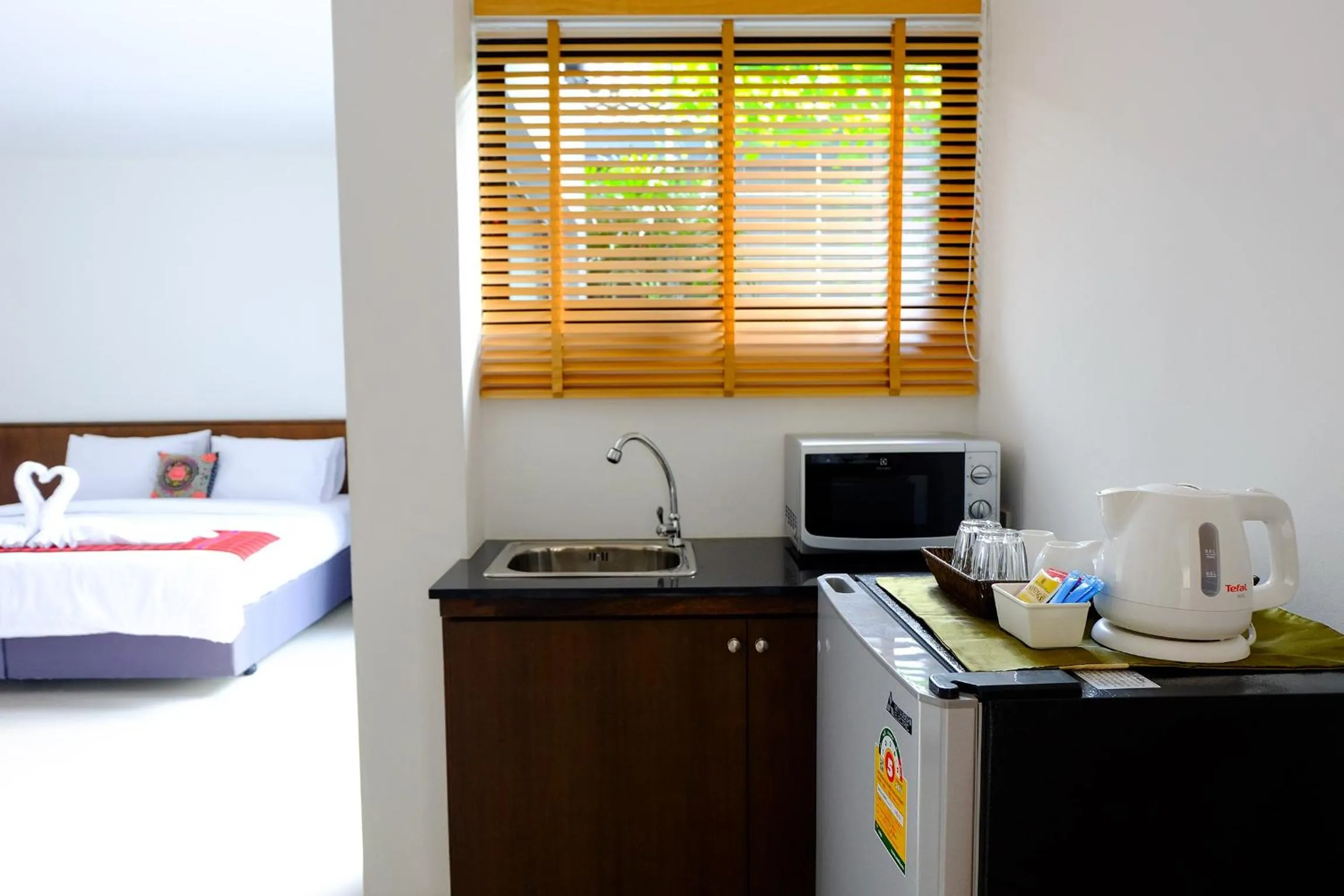Kitchen or kitchenette, Bed in The Umbrella House