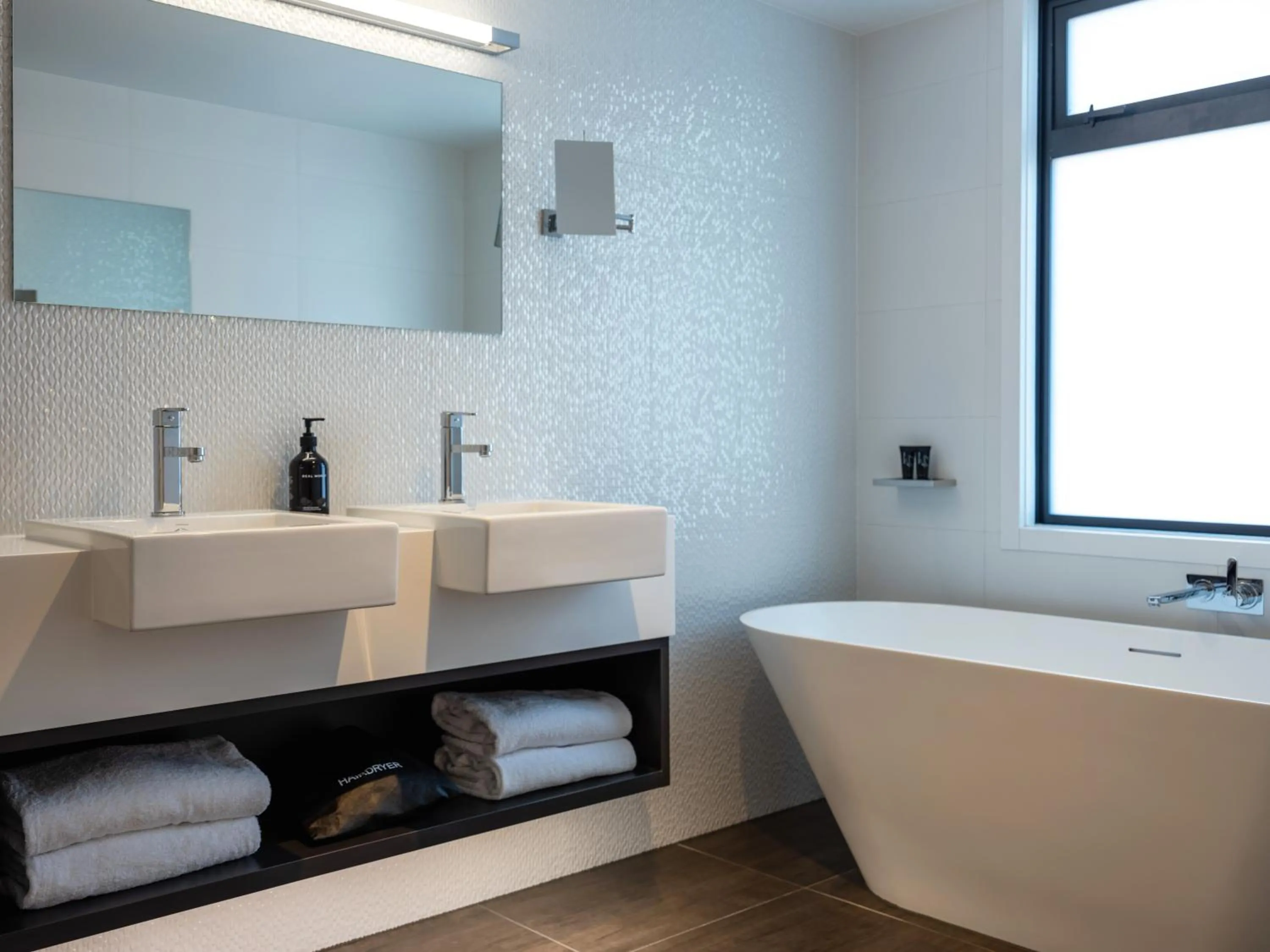 Bathroom in Porters Boutique Hotel