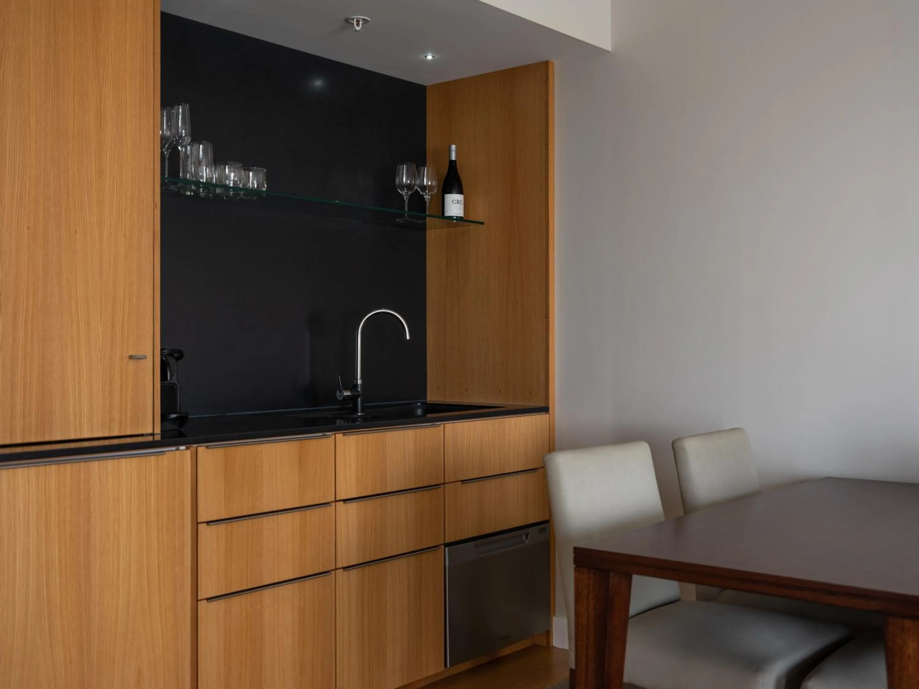 Kitchen or kitchenette in Porters Boutique Hotel