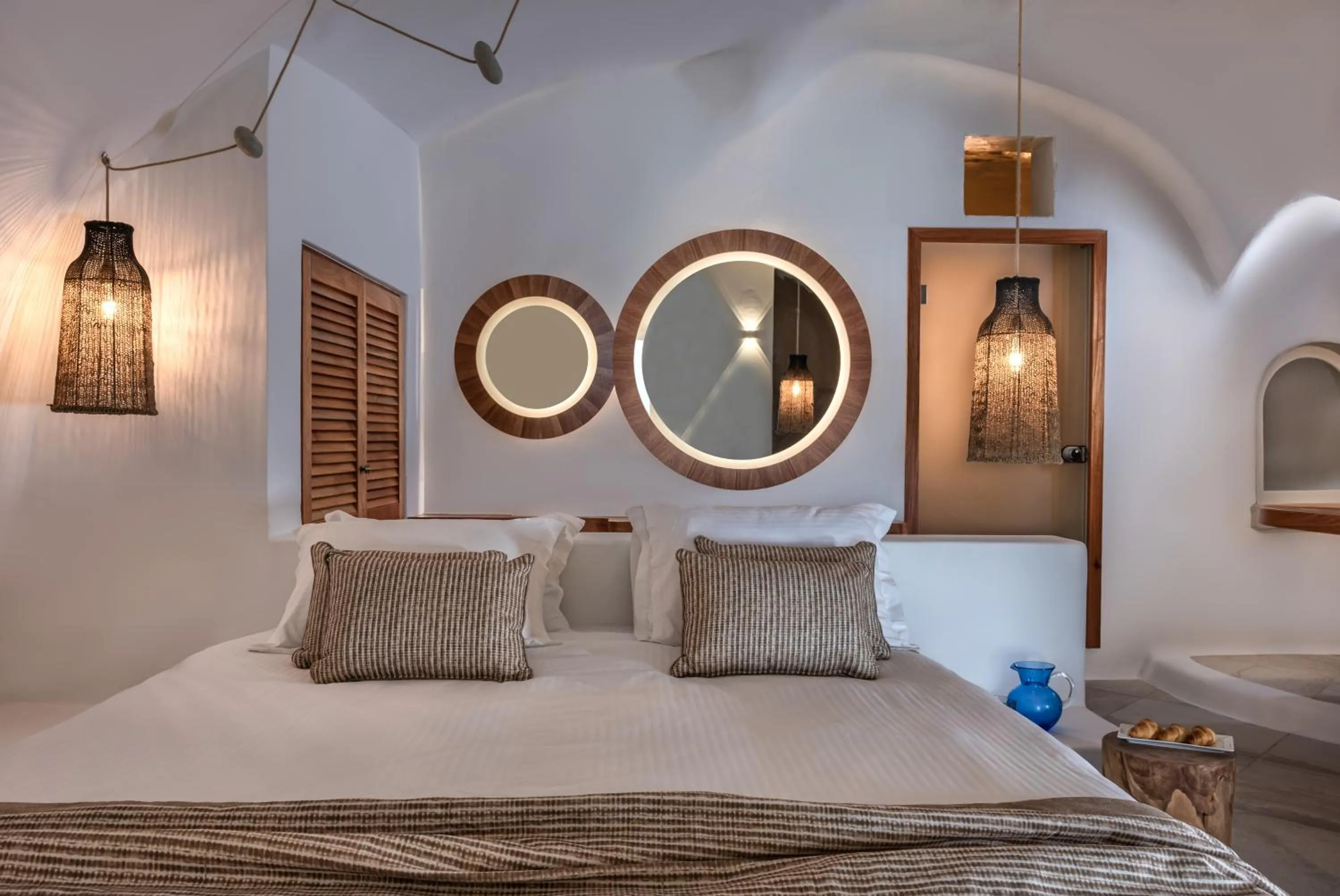 Bedroom, Bed in White Santorini
