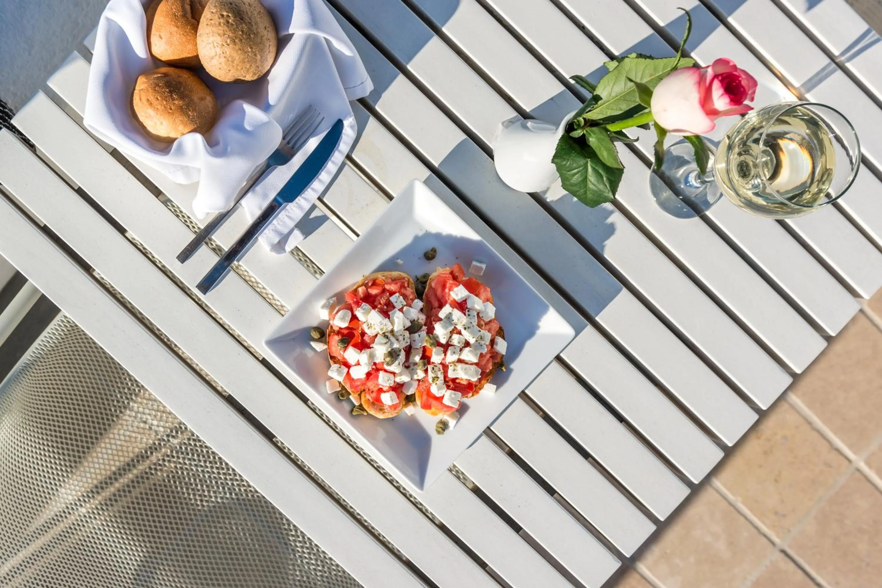 Food and drinks in White Santorini