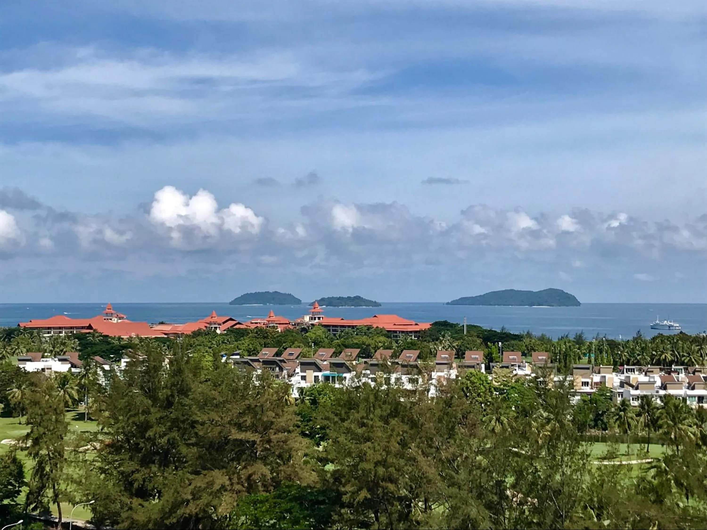 Neighbourhood in Sunset Seaview Vacation Condos @ IMAGO Shopping Mall